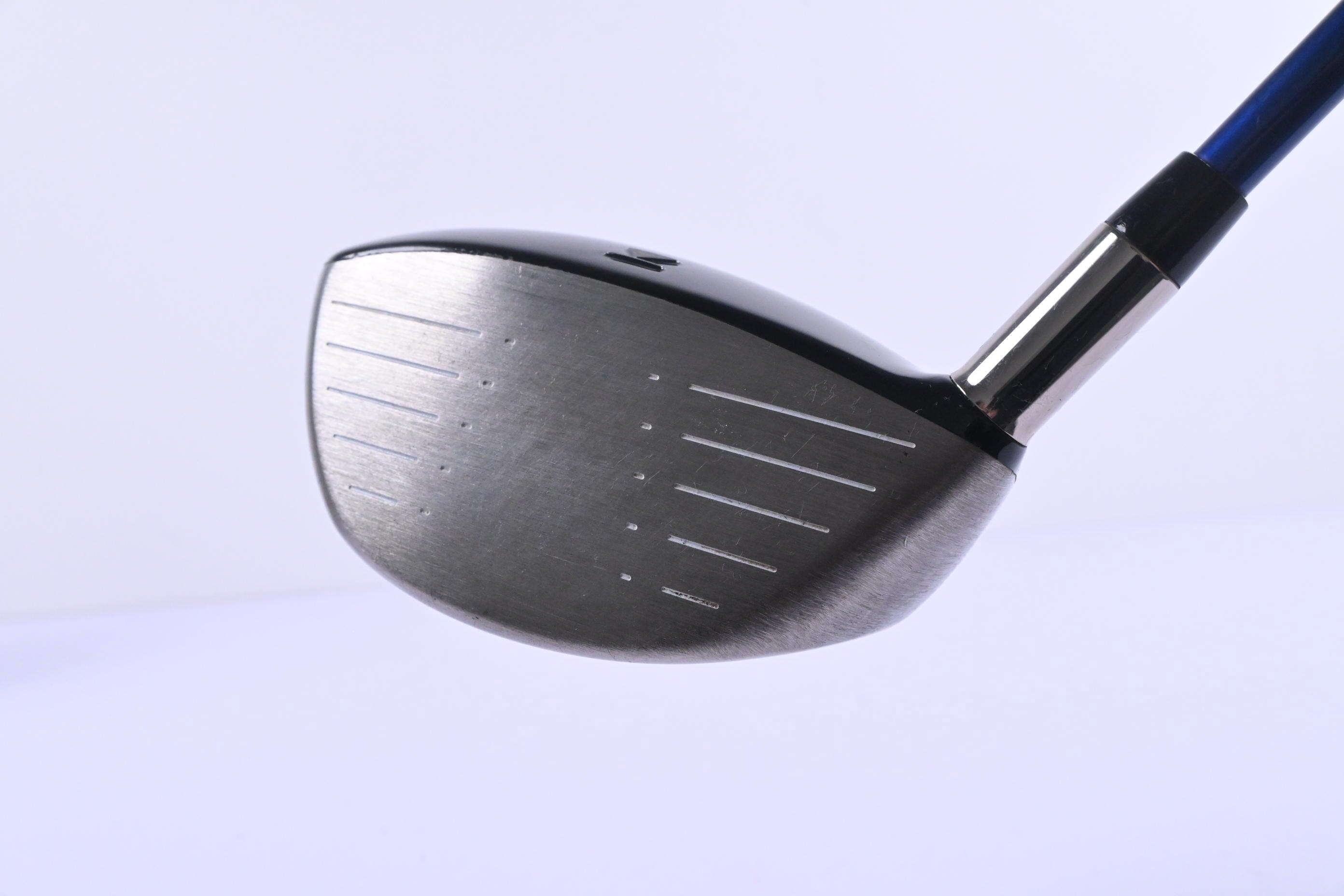 Titleist 907 D2 Driver / 9.5 Degree / Stiff Flex Graphite Design 