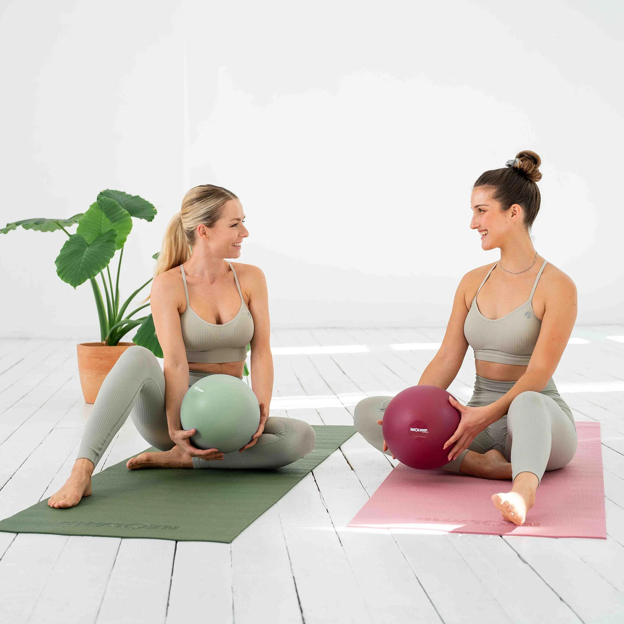 Pilates Ball 20 cm – Mini Silikon Gymnastikball für Core-Training & Balance 2/6