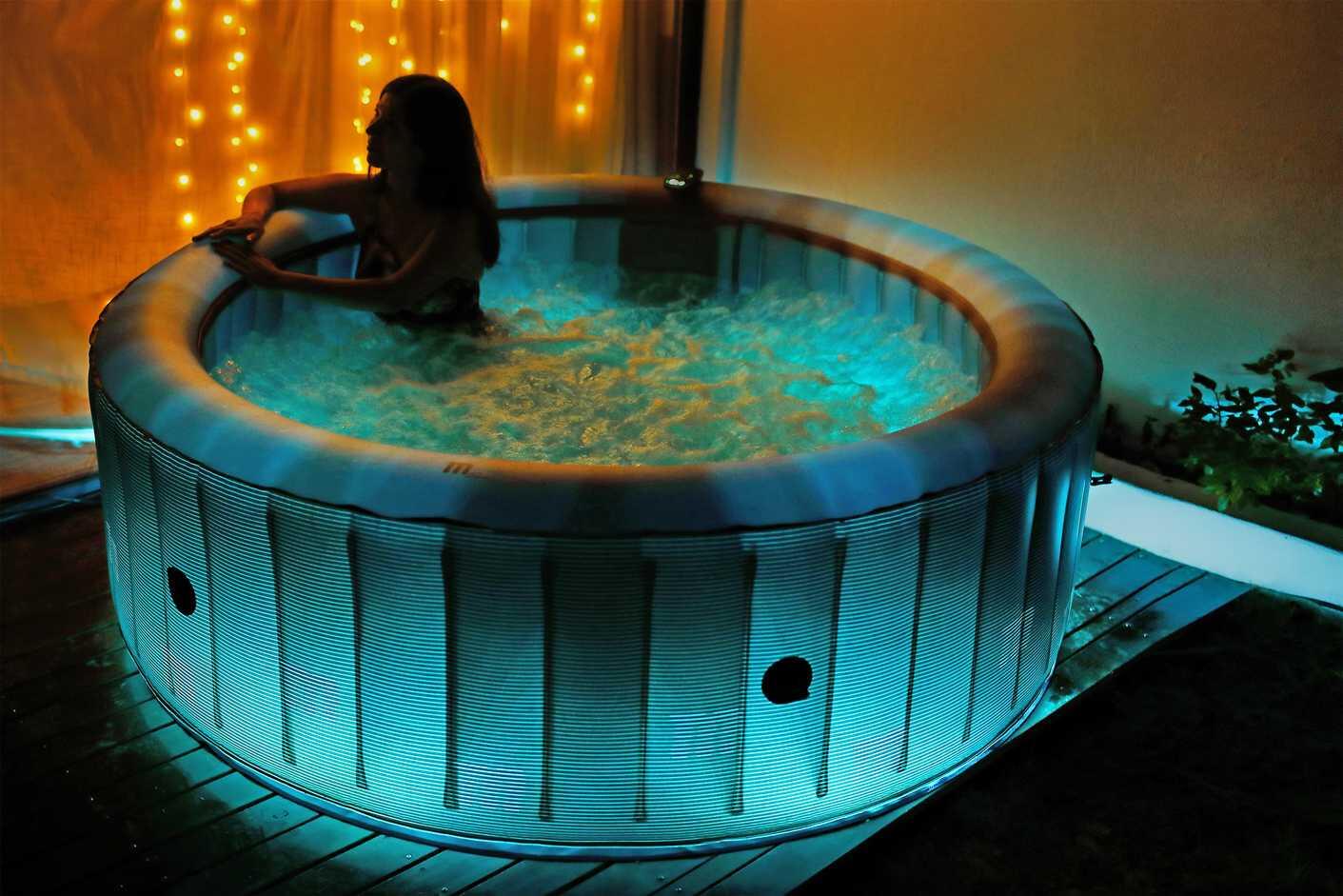 Basen z hydromasażem mSpa Comfort Starry 6os SPA ogrodowe dmuchane 930l LED 5/7