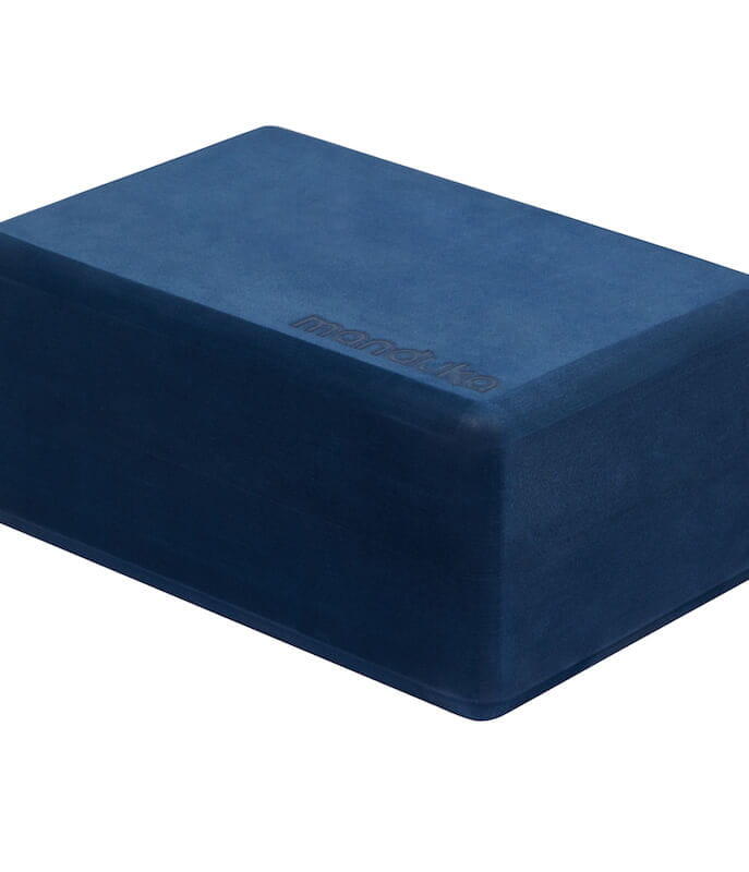 Bloque de yoga de espuma reciclada Manduka - Cubo de ejercicios de medianoche 4/4