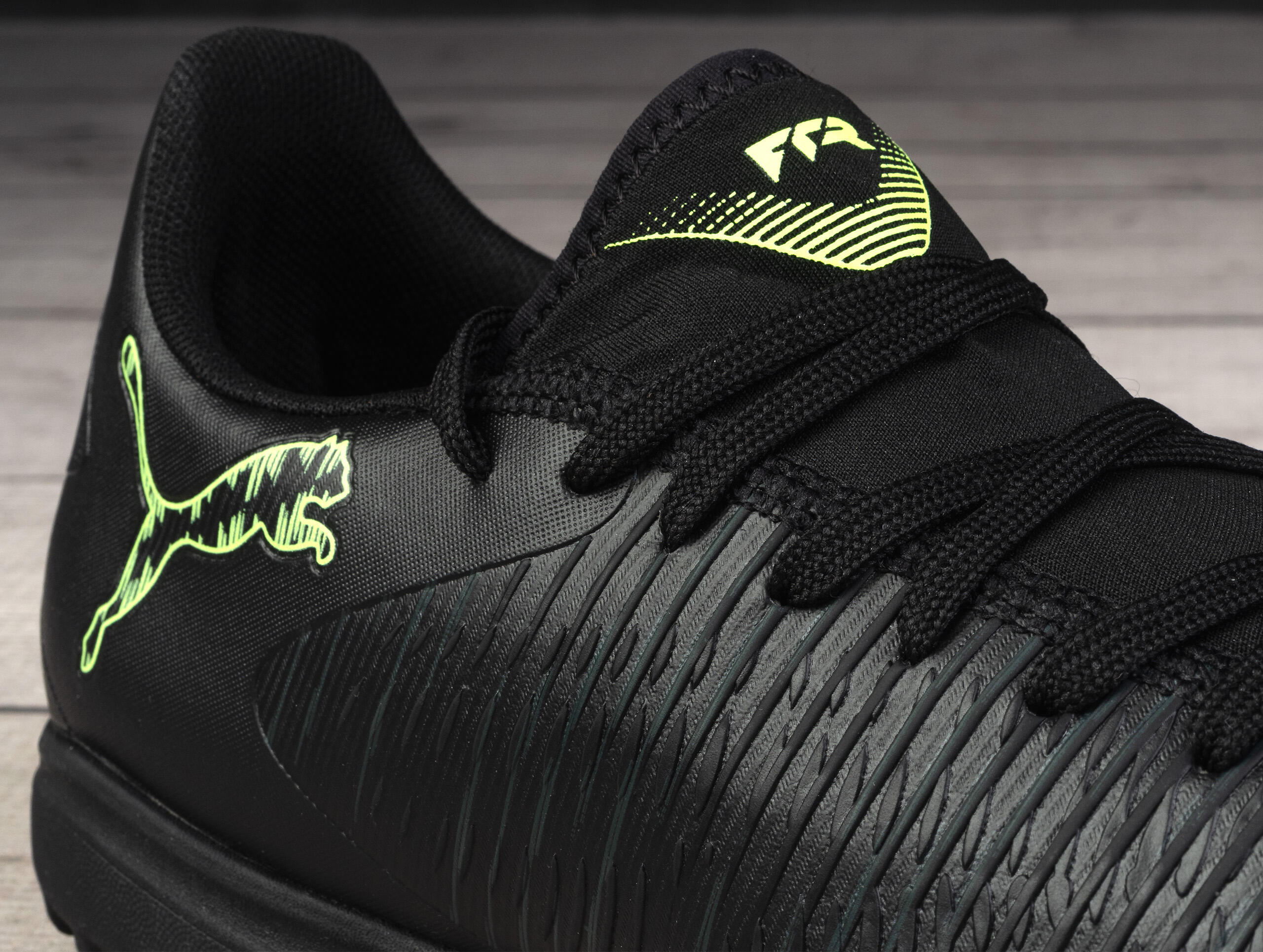 Buty piłkarskie turfy męskie Puma FUTURE 8 PLAY TT 6/7