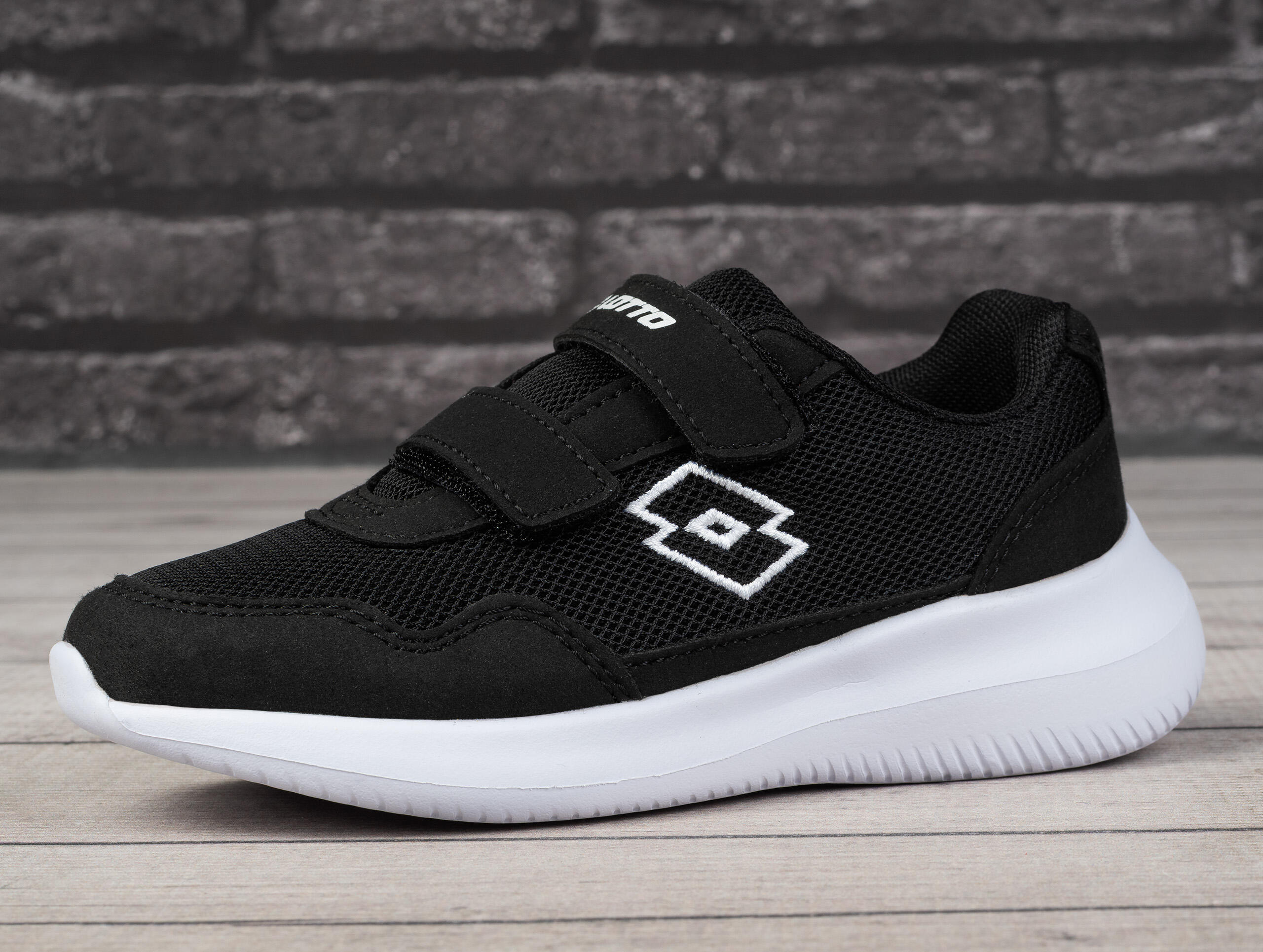 Zapatillas infantiles Lotto con velcro 3/6