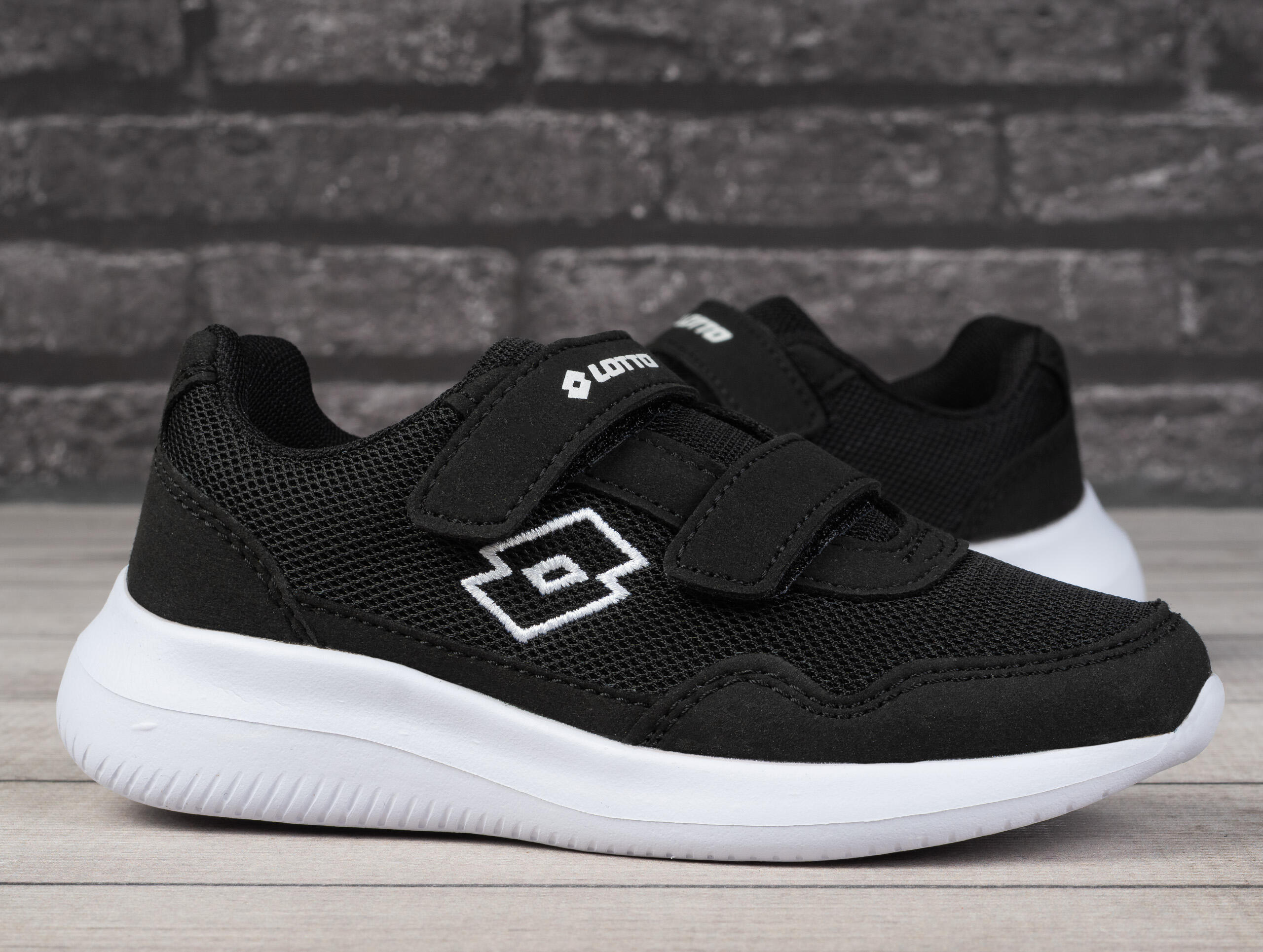 Zapatillas infantiles Lotto con velcro 2/6