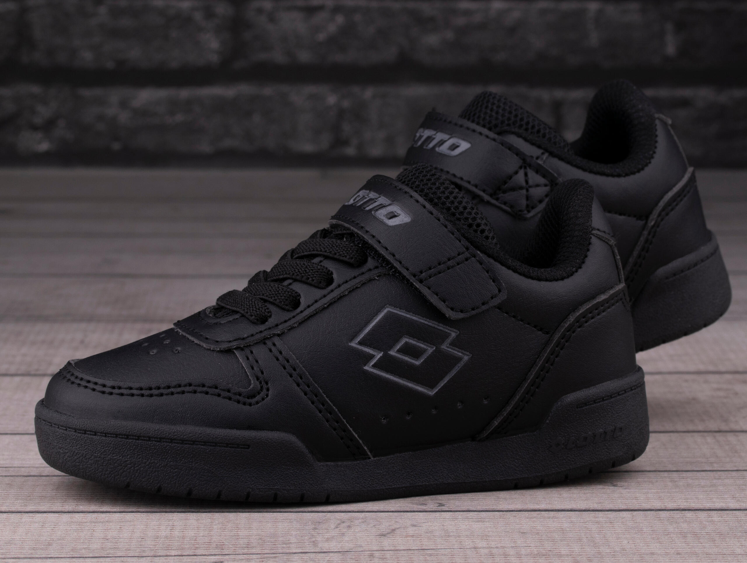Buty dziecięce sportowe do chodzenia Lotto TITANIS OC K 3/7