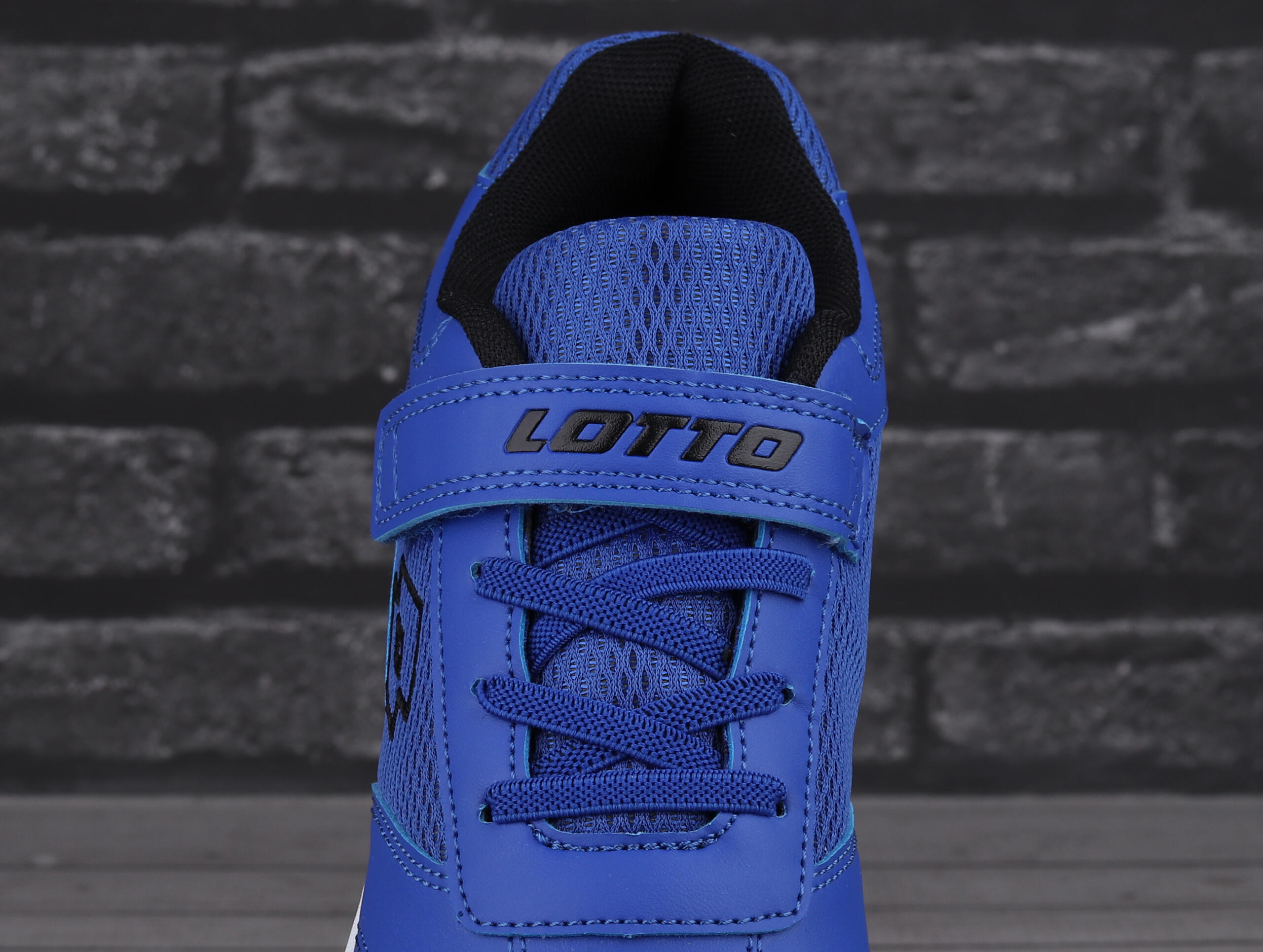 Buty dziecięce sportowe Lotto WHIZZER T 6/7