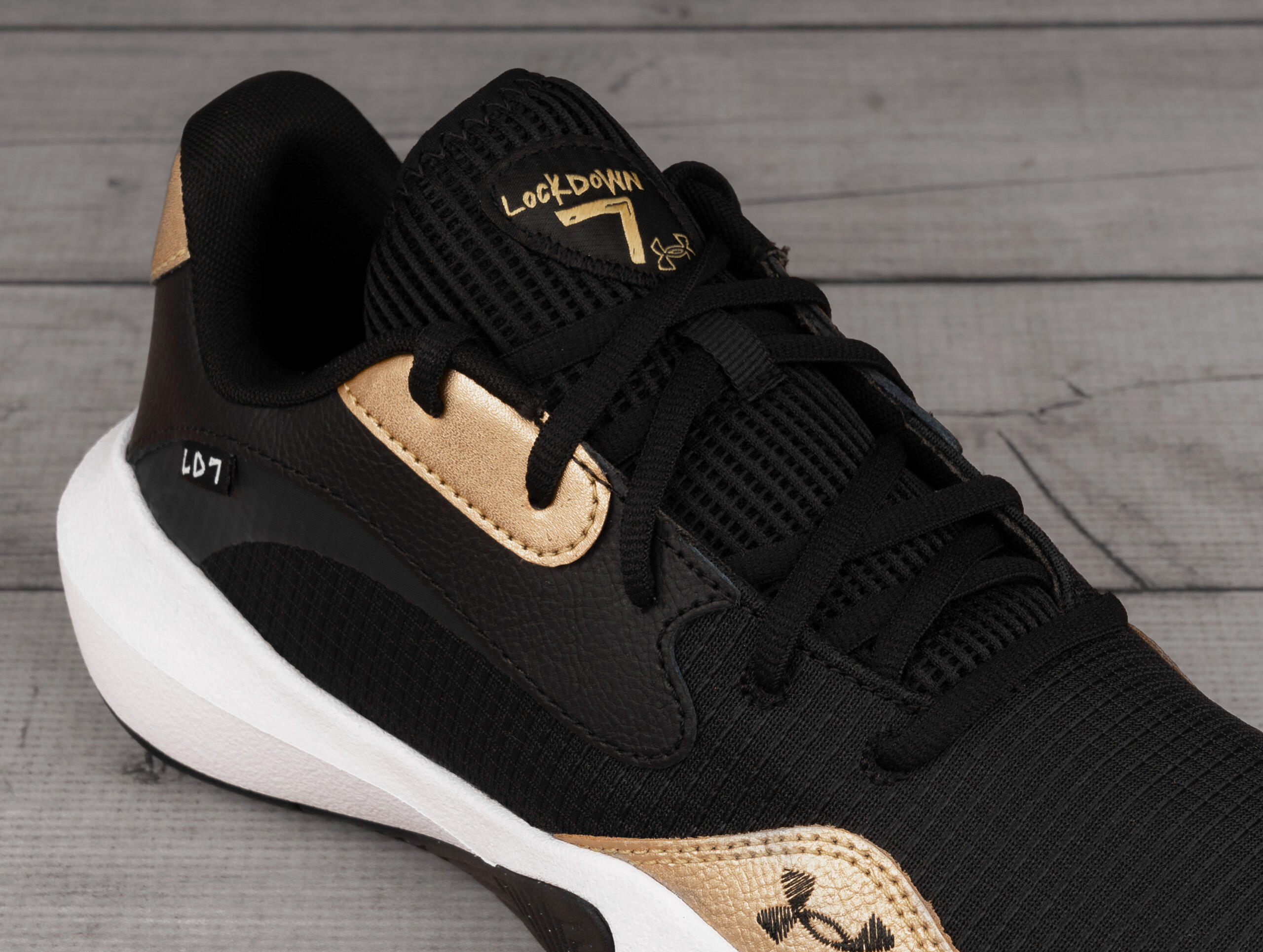 Baskets Under armour modèle 3027646-001 pour homme 6/7