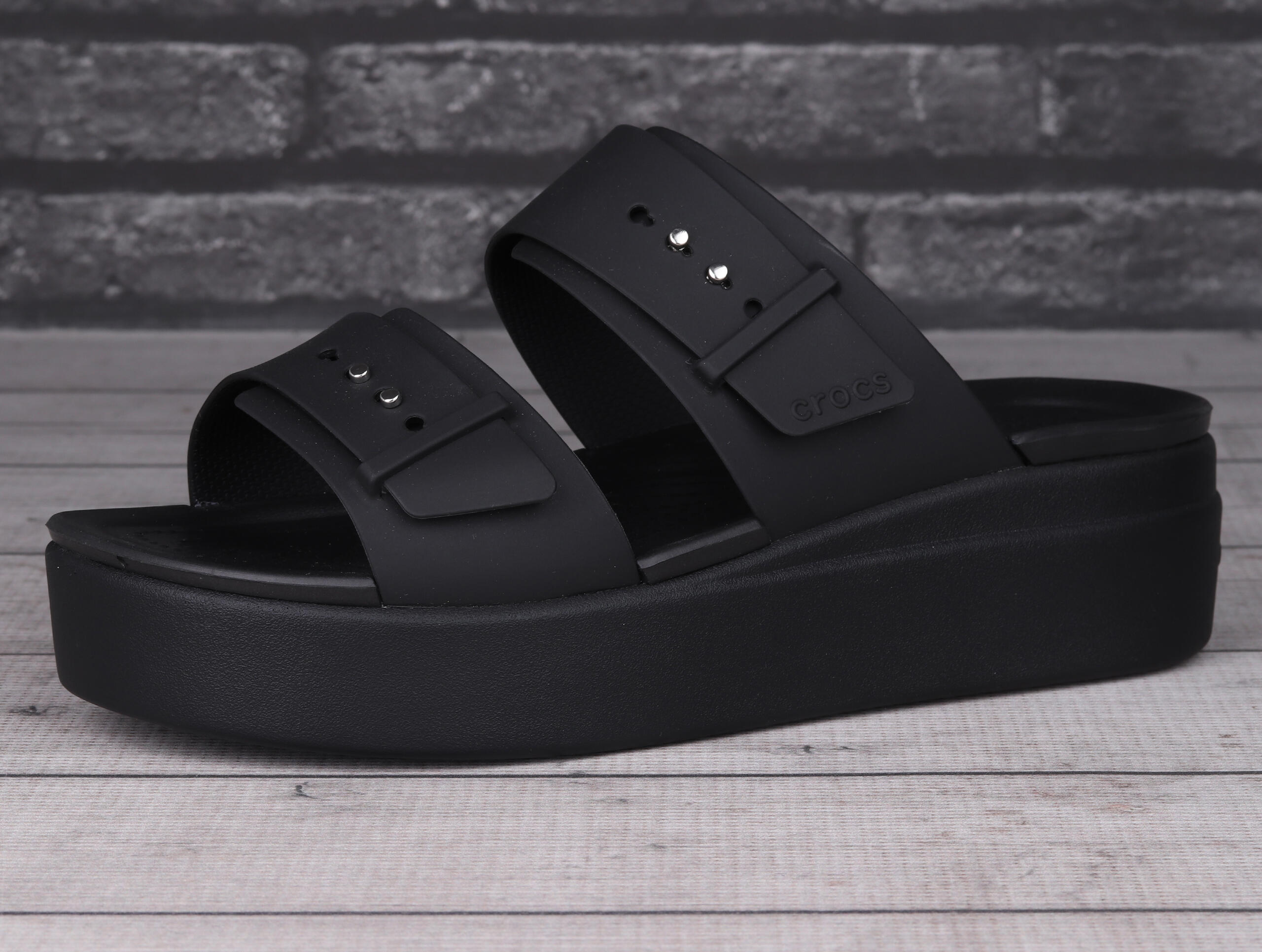 Sandalias CROCS  Brooklyn Buckle Negro  Mujer 3/7