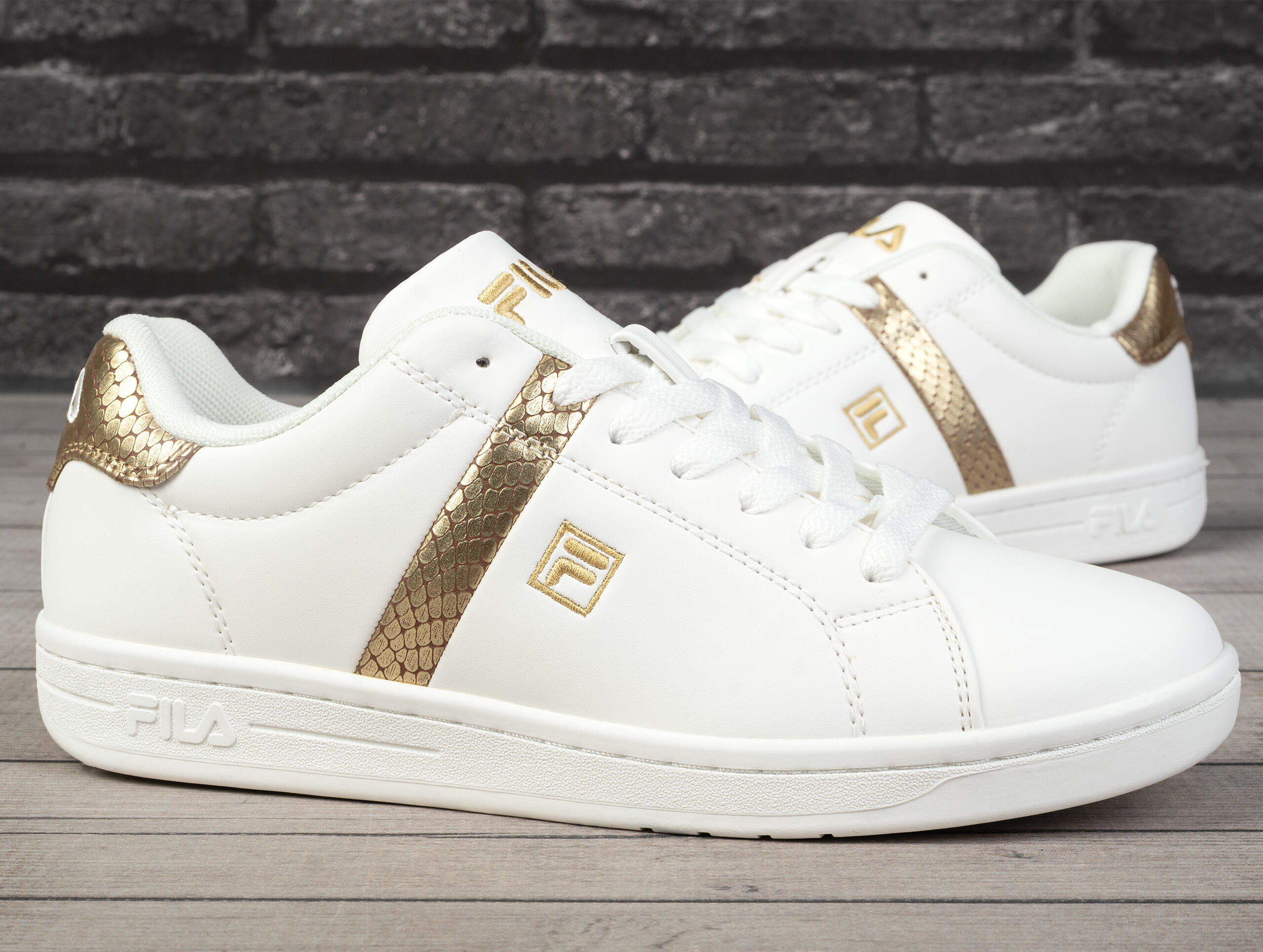 Buty damskie do chodzenia Fila CROSSCOURT 2 F WMN