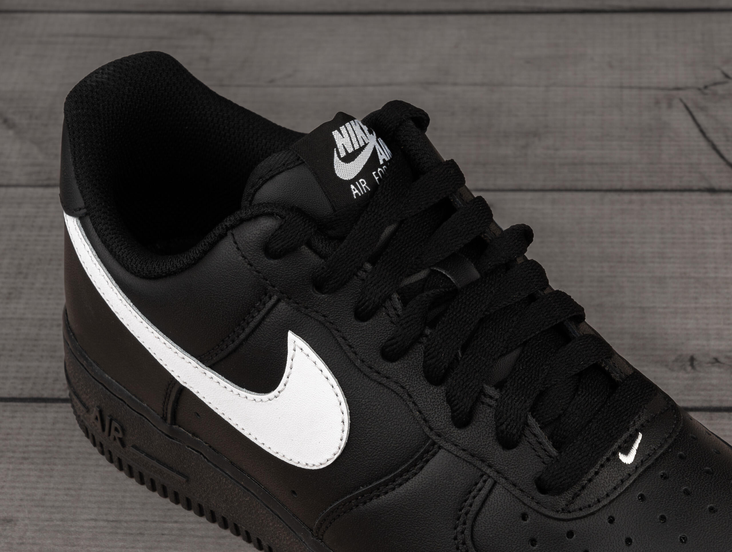 Buty męskie sportowe sneakersy Nike AIR FORCE 1 6/7