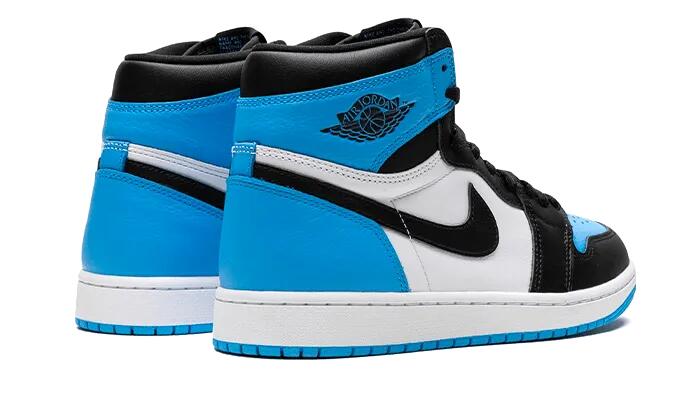 Air Jordan 1 Retro High OG UNC Toe (2023) (GS) 3/4