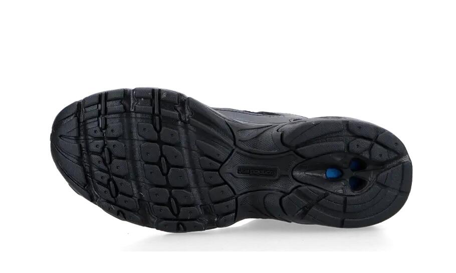 New Balance 530 Black Dark Grey 3/4