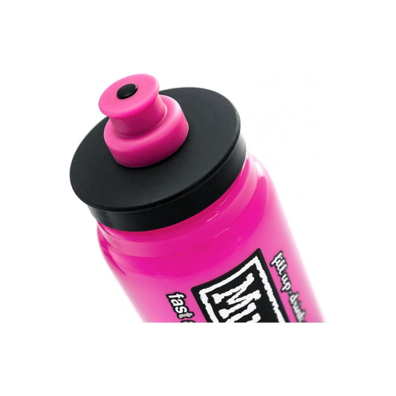 Bidon Muc-Off X Elite Fly 550 ml Roz, cu capac ergonomic.