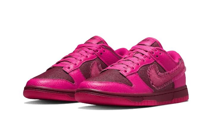 Dunk Low Valentines Day (2022) - Taille : 45 EU 2/3