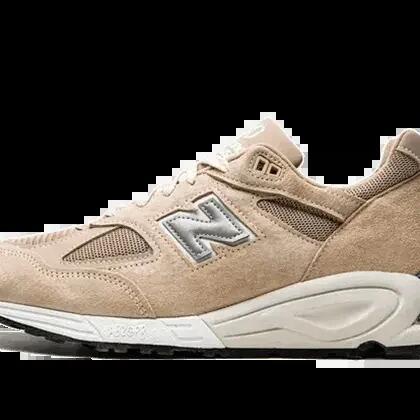 Men - Running - Shoes - Stylish, Cushioned - 990 V2 Kith - Tannin/Silver