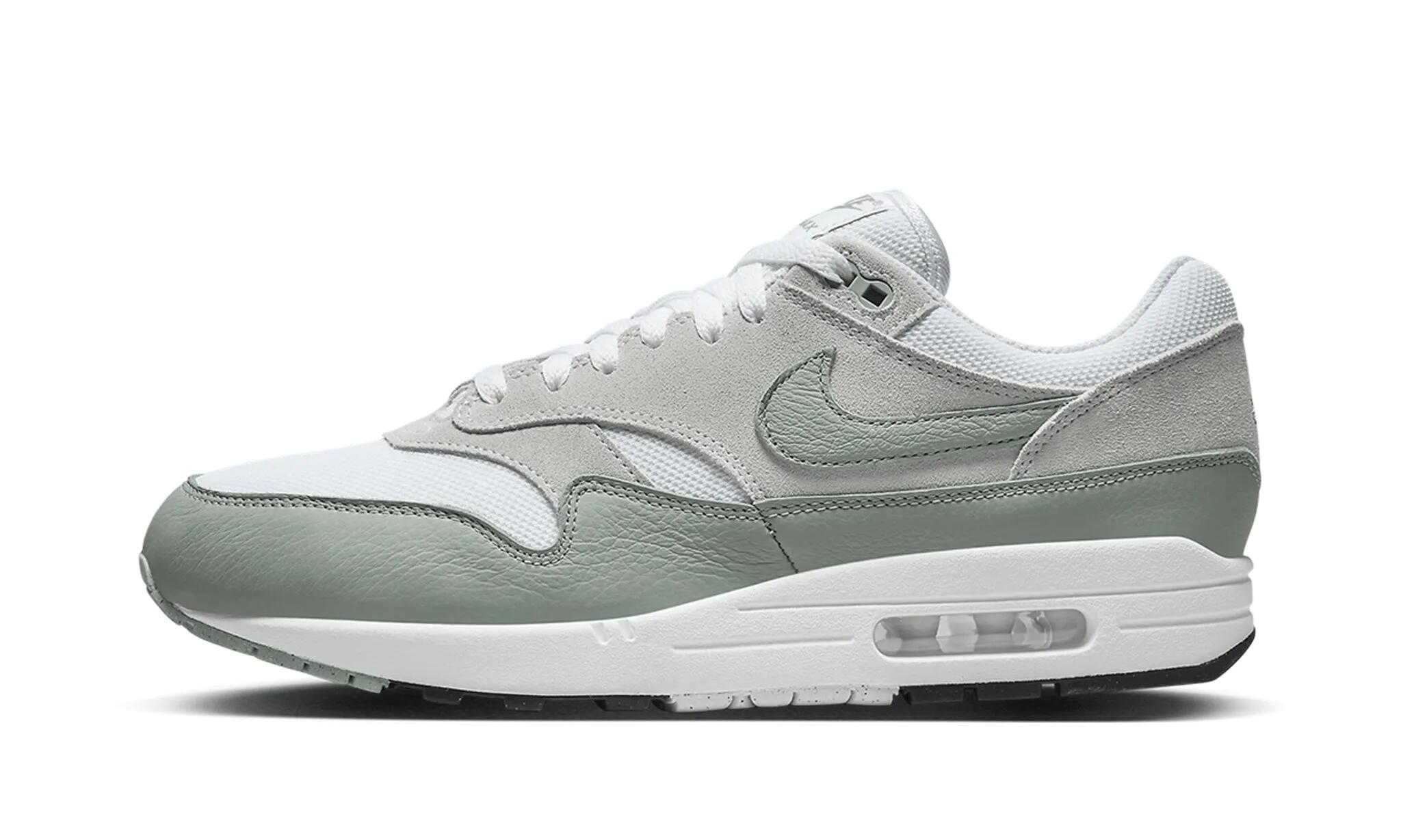 NIKE picture