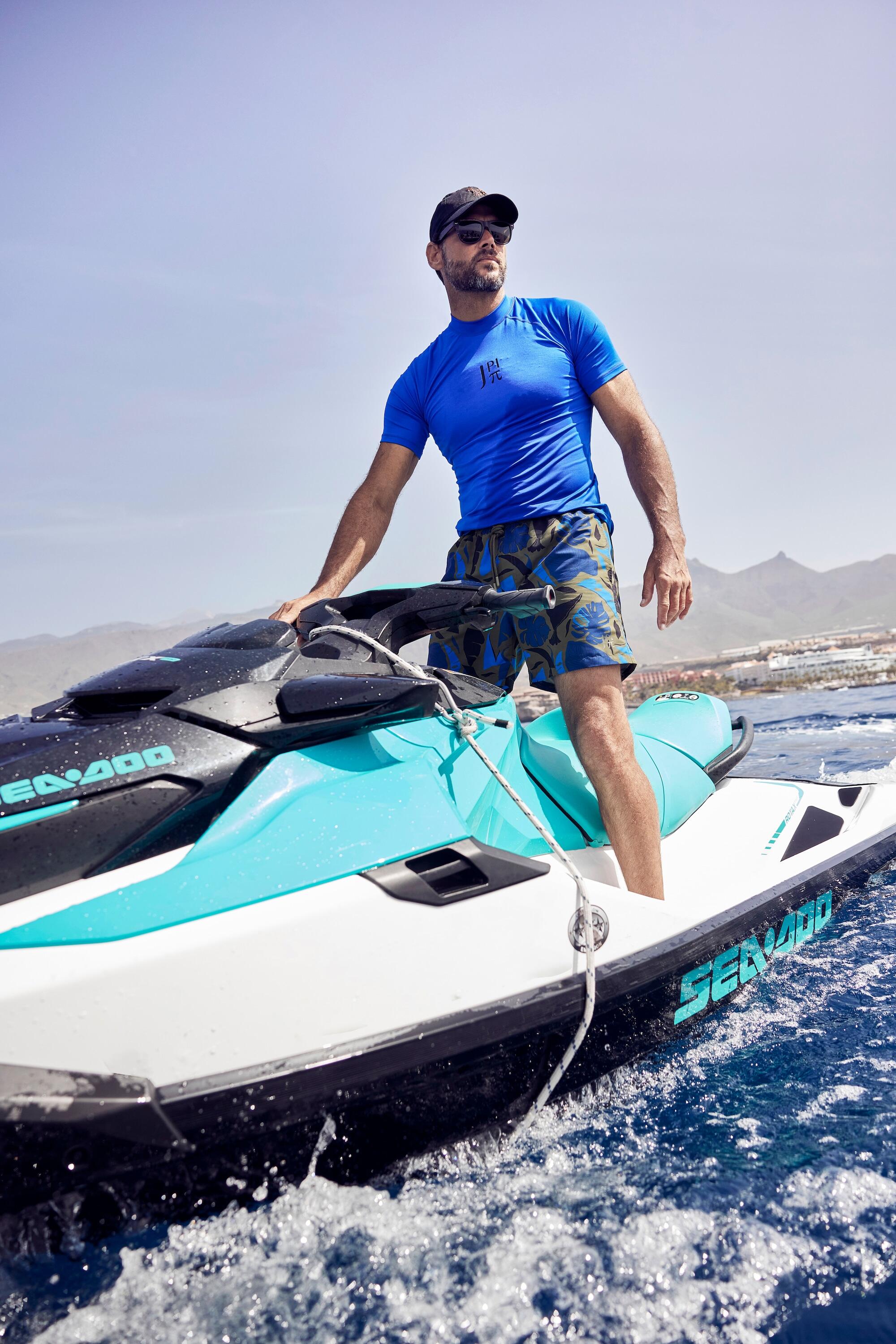 Hommes T-shirt de surf. Manches courtes et col montant. Protection UV 5/5