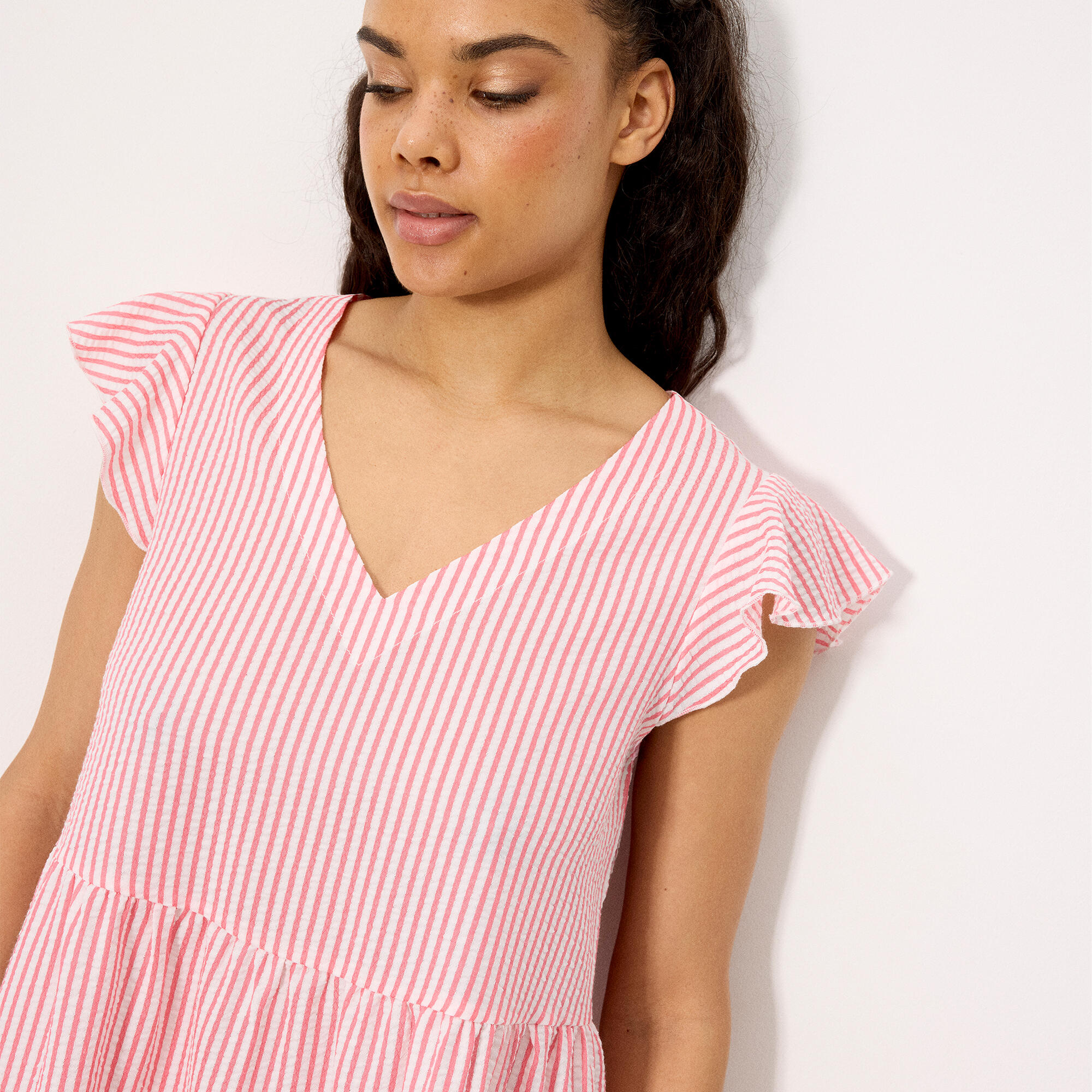 Robe courte à panneaux de perles rayés roses 3/4