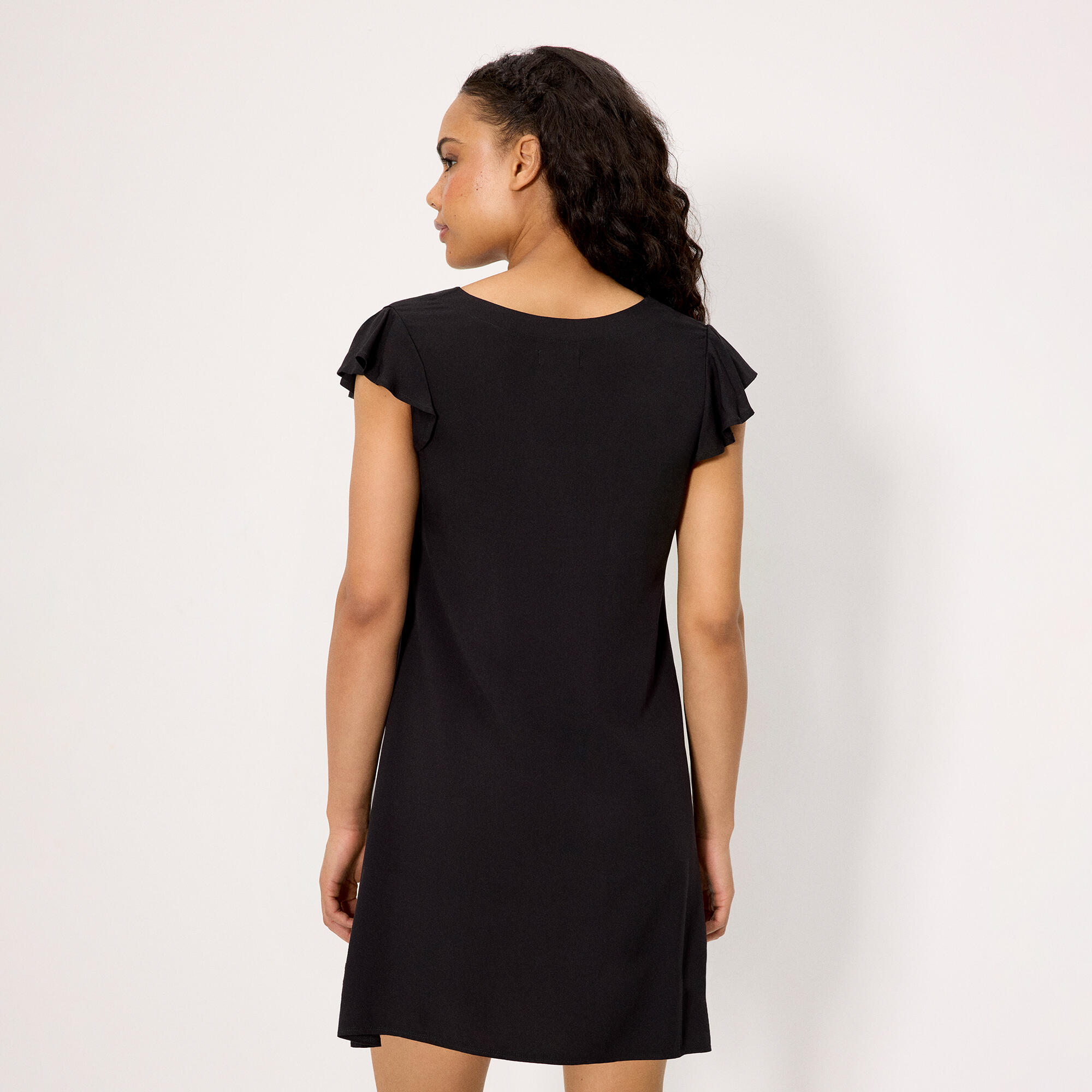 robe courte noire à col en V 2/4