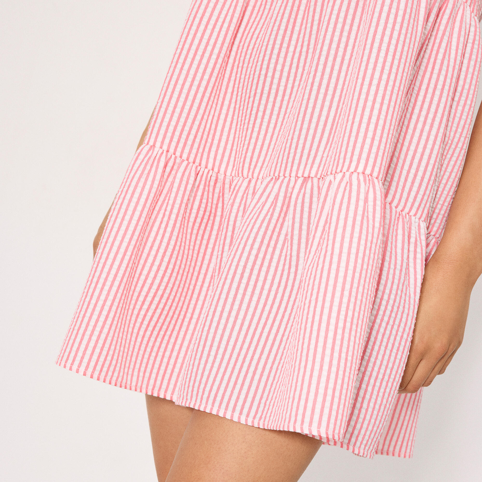 Robe courte à panneaux de perles rayés roses 4/4
