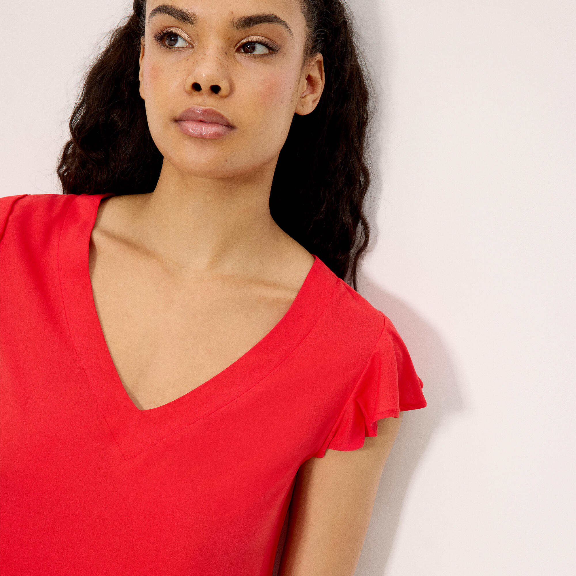 Robe courte corail à col en V 3/4