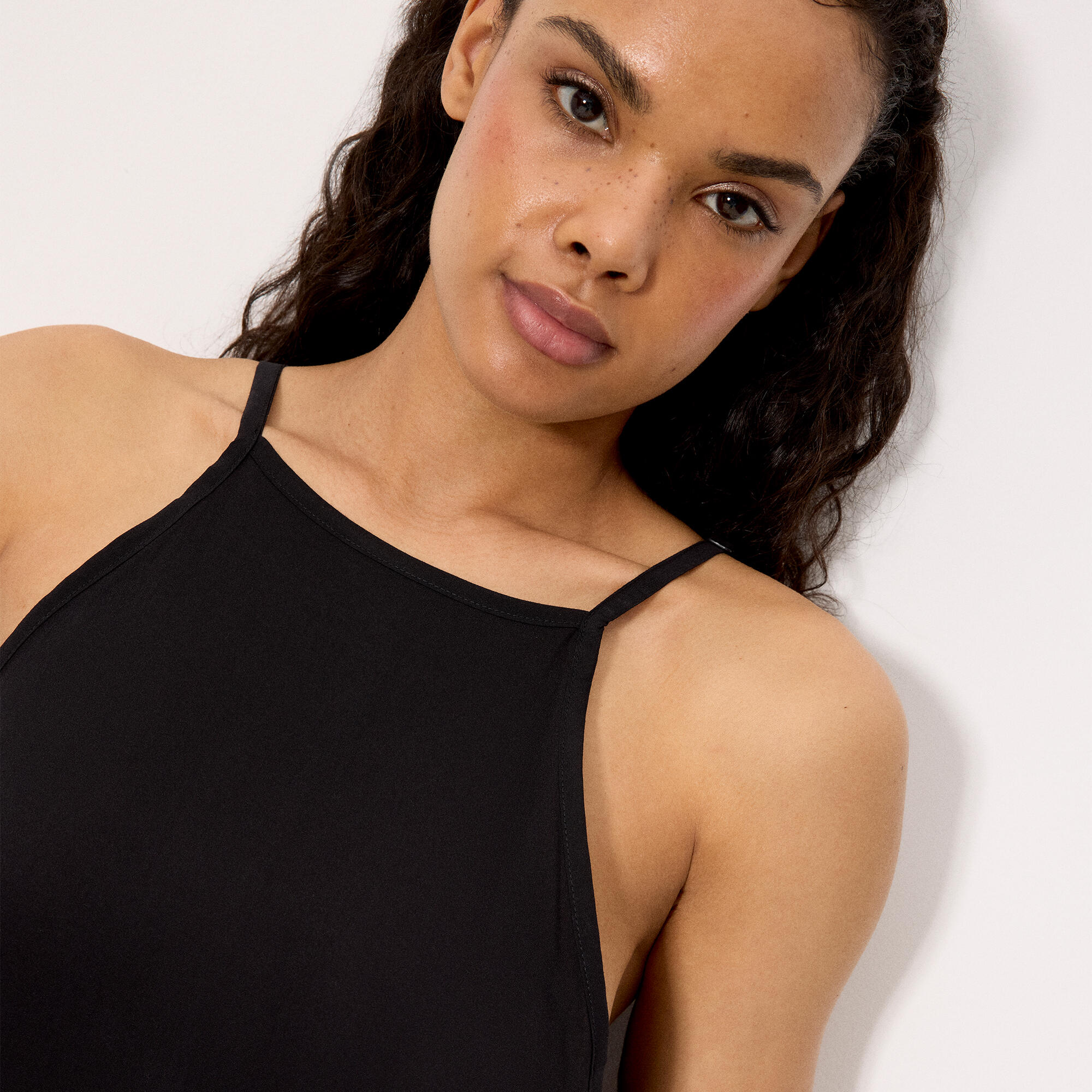 Vestido largo tirantes regulables negro 3/4