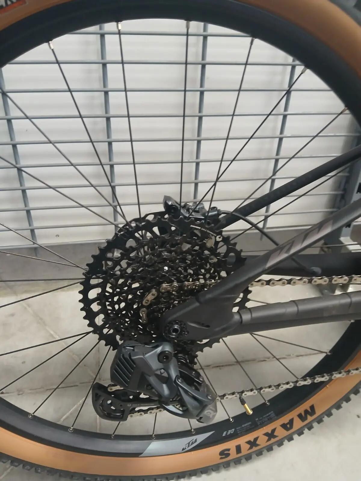 Bicicleta KTM carbono  BTT Scarp Elite AXS - SegundaVida: Excelente 3/4