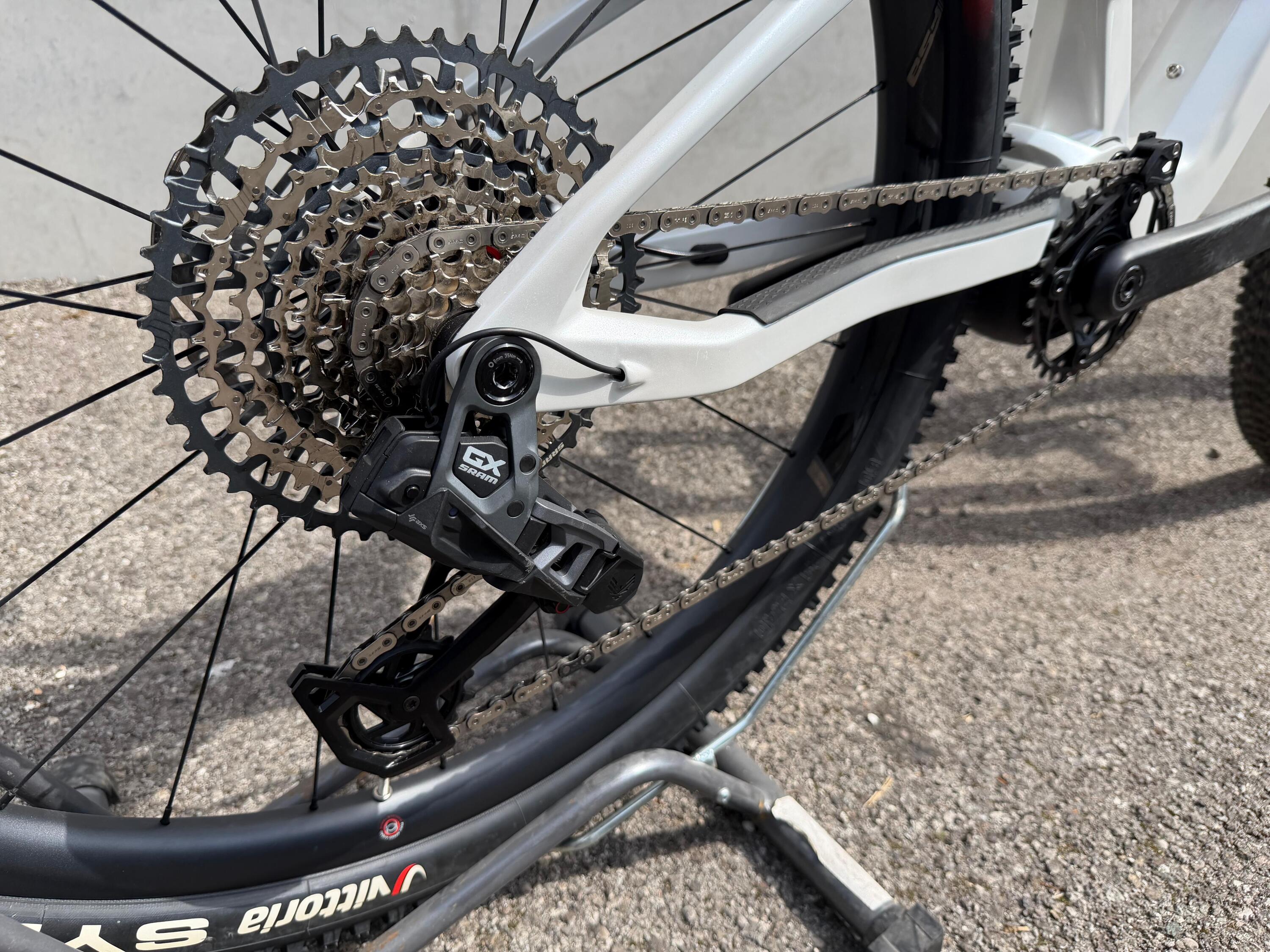 Segunda vida - RAMPAGE DC 1.4 360Wh FOX Racing - Muy buen estado 5/5