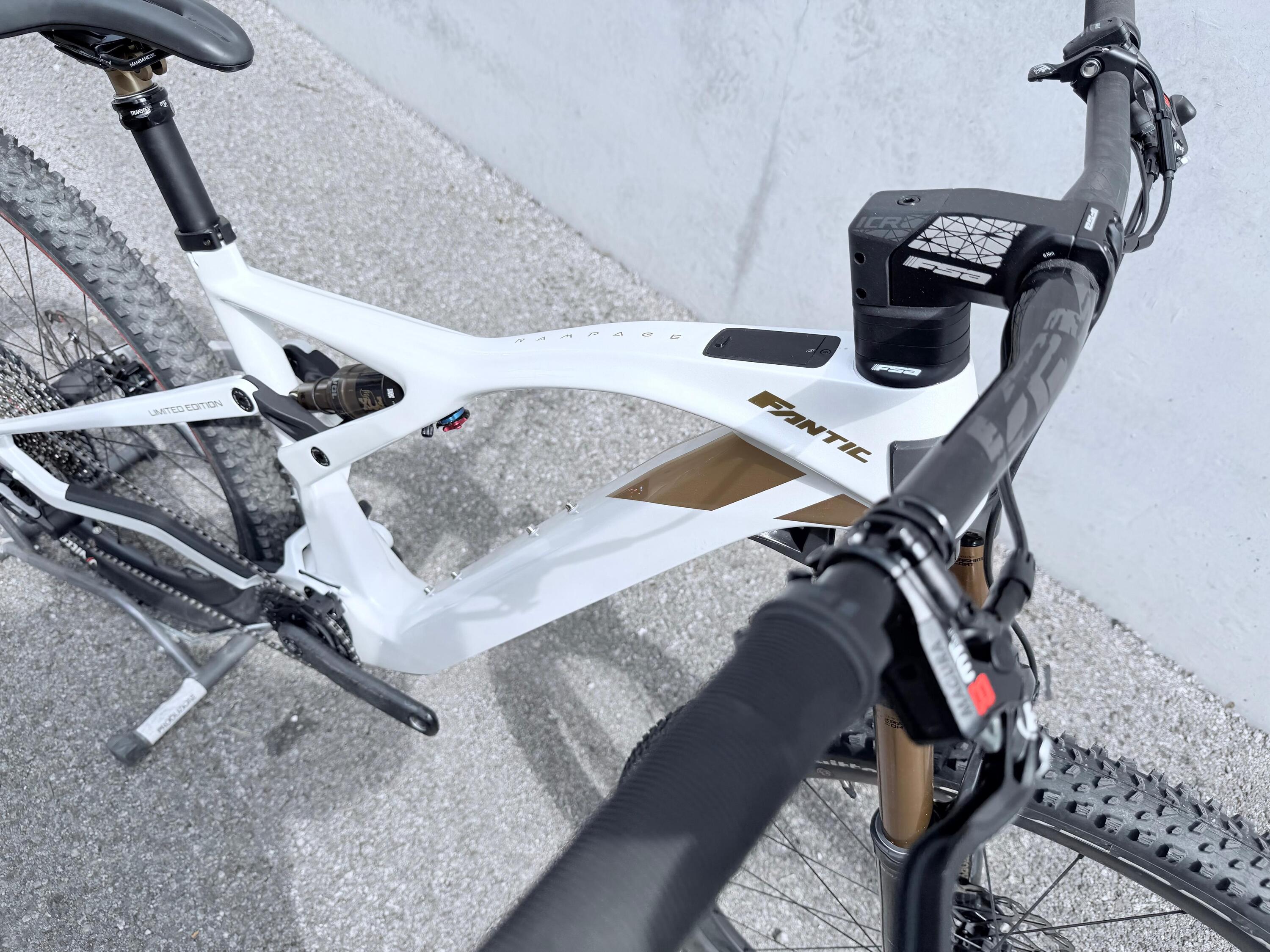 Segunda vida - RAMPAGE DC 1.4 360Wh FOX Racing - Muy buen estado 4/5
