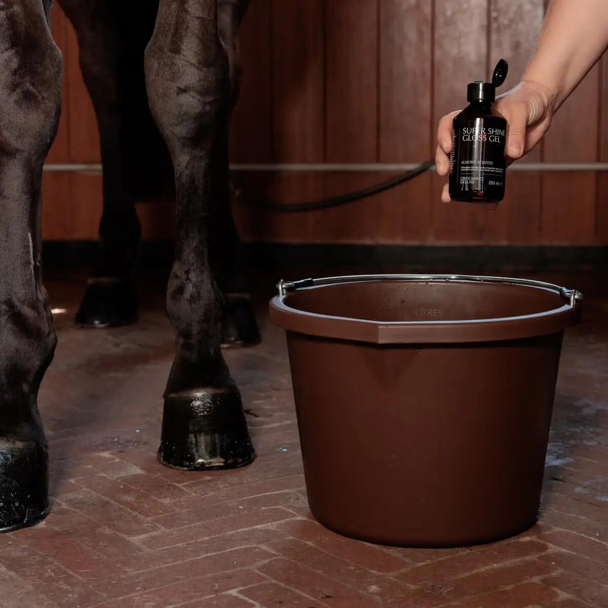 Shining gel for horses Grooming Deluxe 5/6