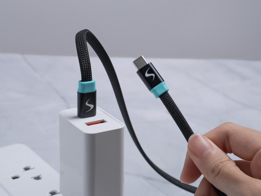 Cabo magnético plano USB-C para USB-C MagLink de 2 m – Scapade© 5/5