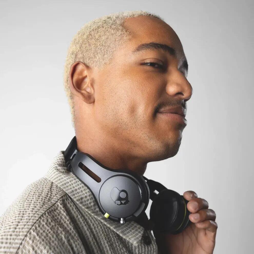 Icon® Wireless On-Ear True Black 5/5