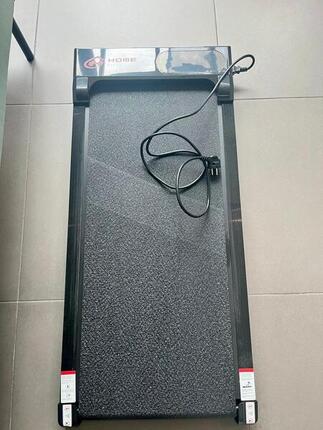 Entre Particuliers - Tapis de course compact à LED - Comme neuf