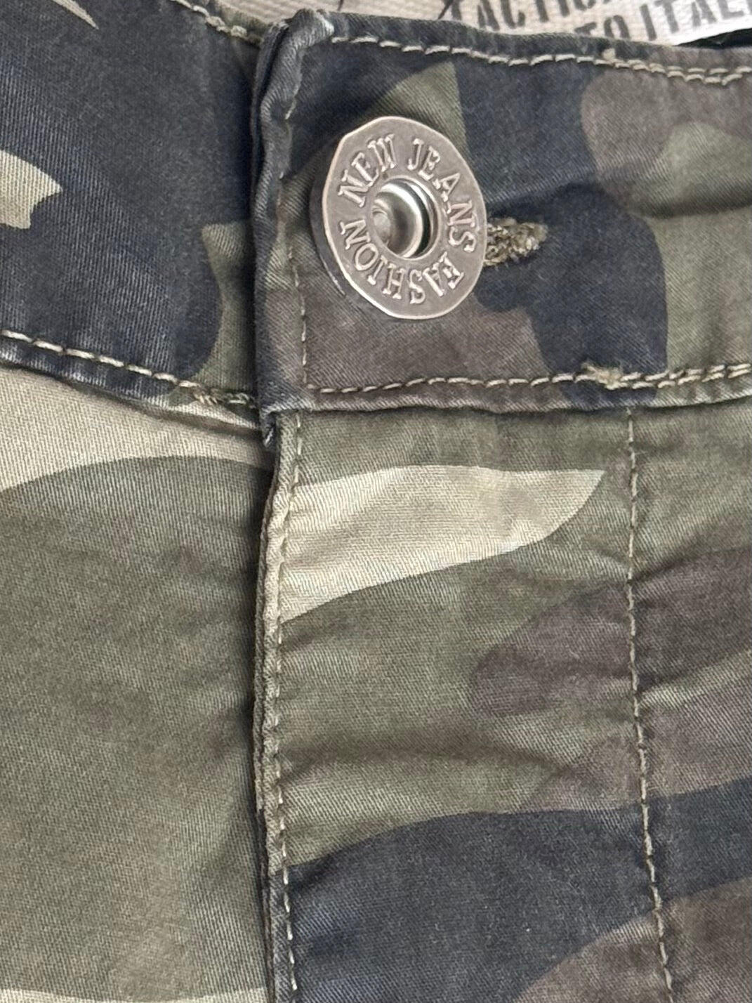 Bermuda Esercito camouflage cargo in cotone uomo 4/4