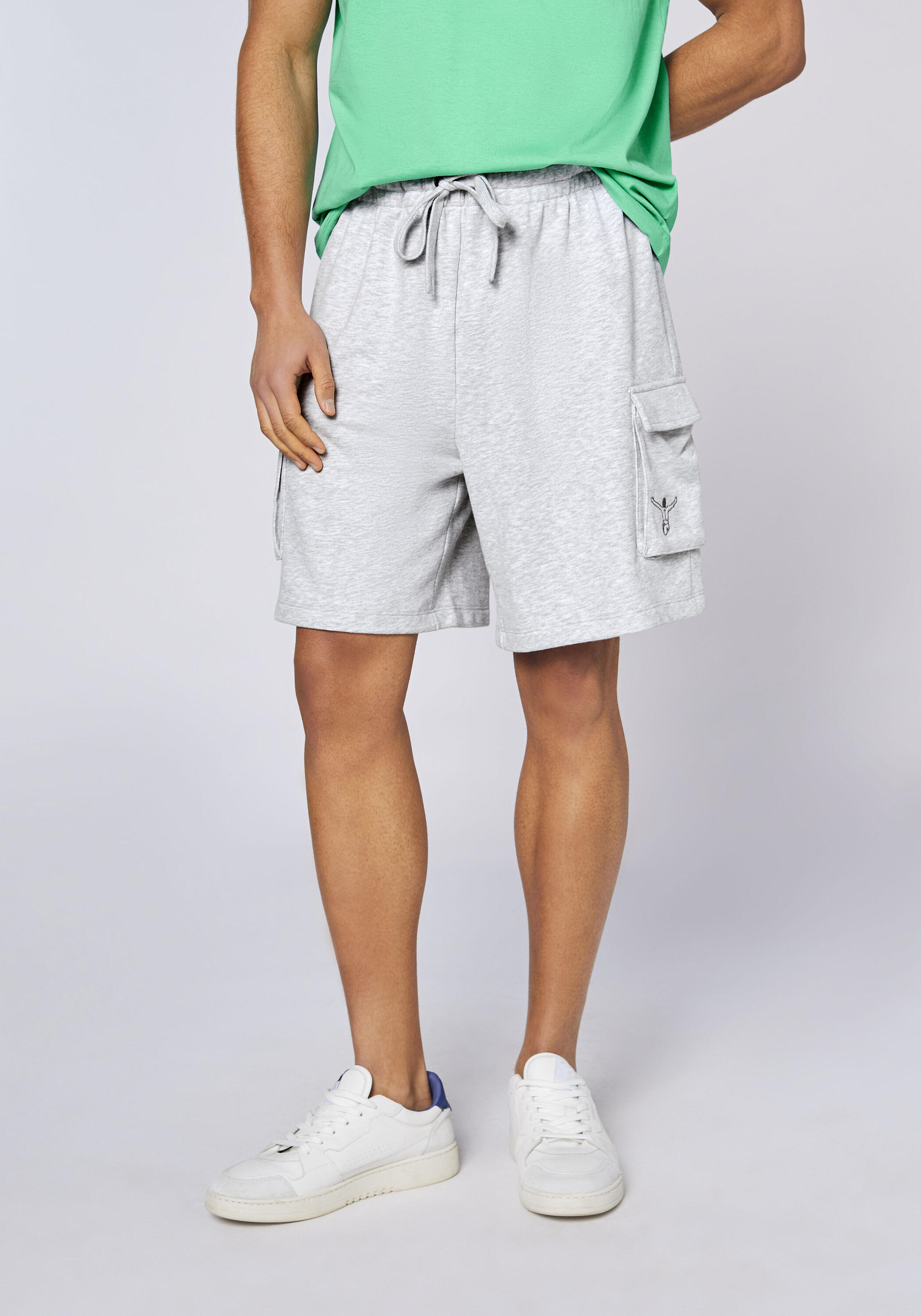 Cargo-Shorts mit dezentem CHIEMSEE-Stick 3/7