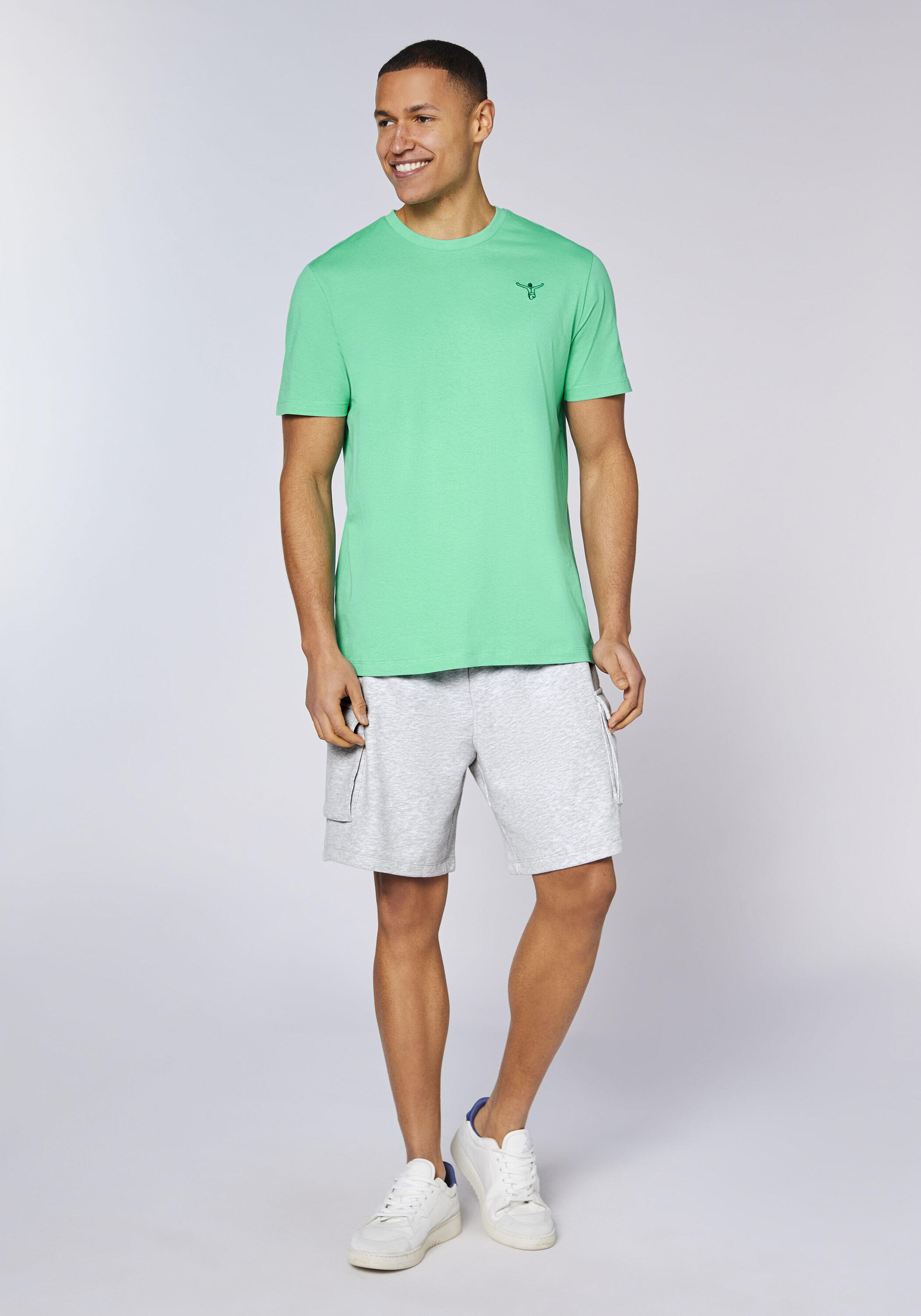 Cargo-Shorts mit dezentem CHIEMSEE-Stick 5/7