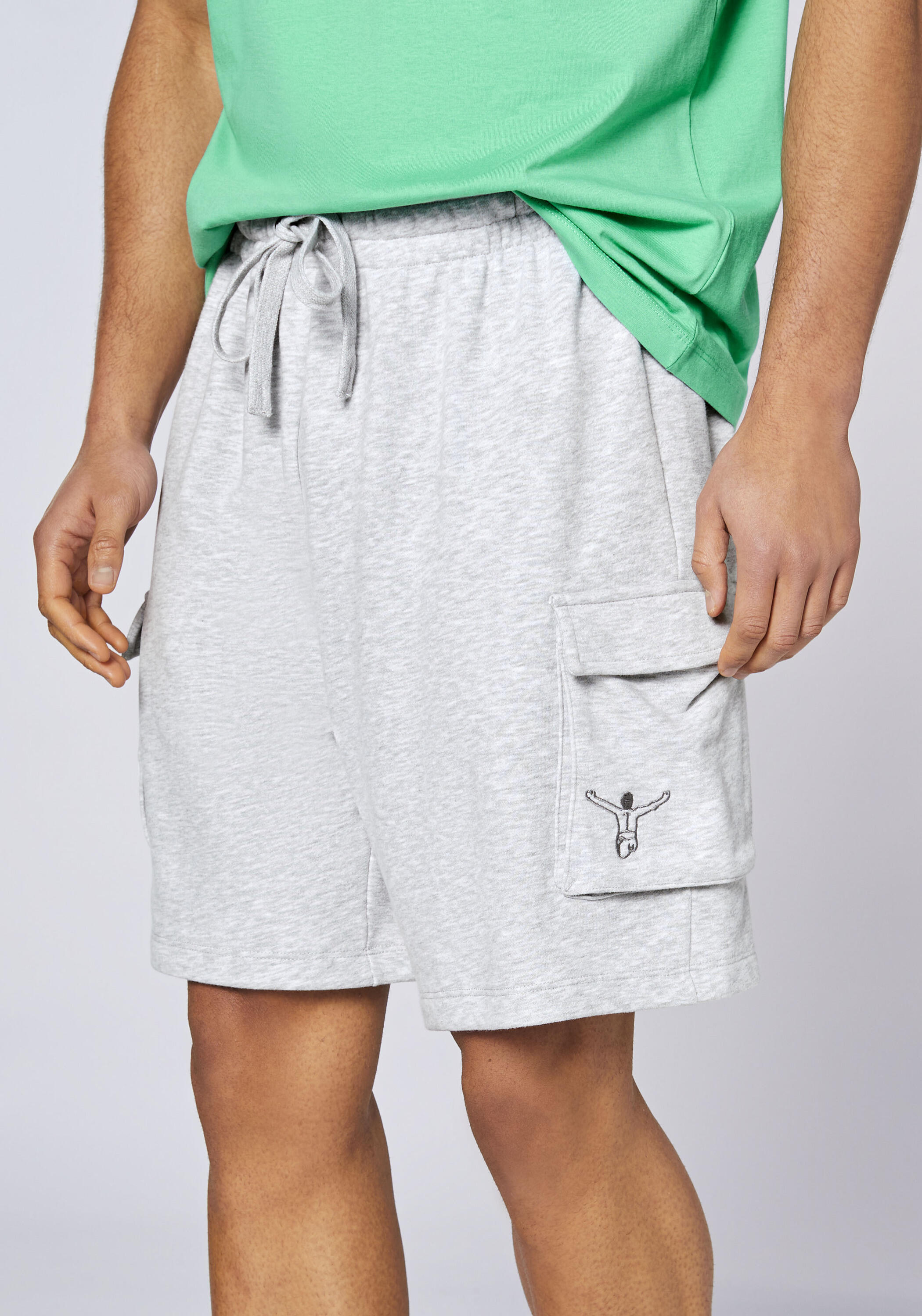 Cargo-Shorts mit dezentem CHIEMSEE-Stick 6/7