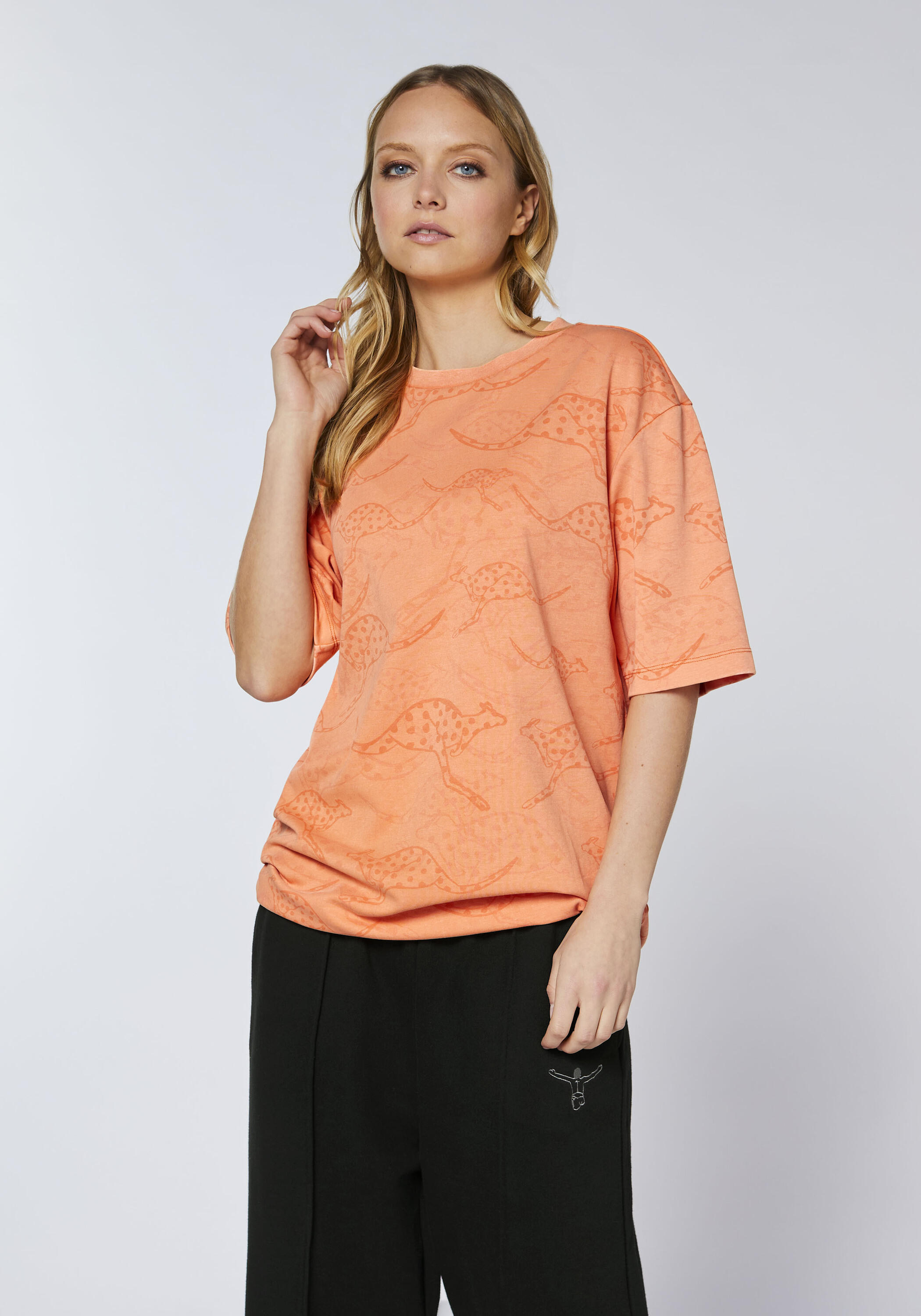 T-Shirt mit Allover-Print und großem Retro-Rückenprint 3/7