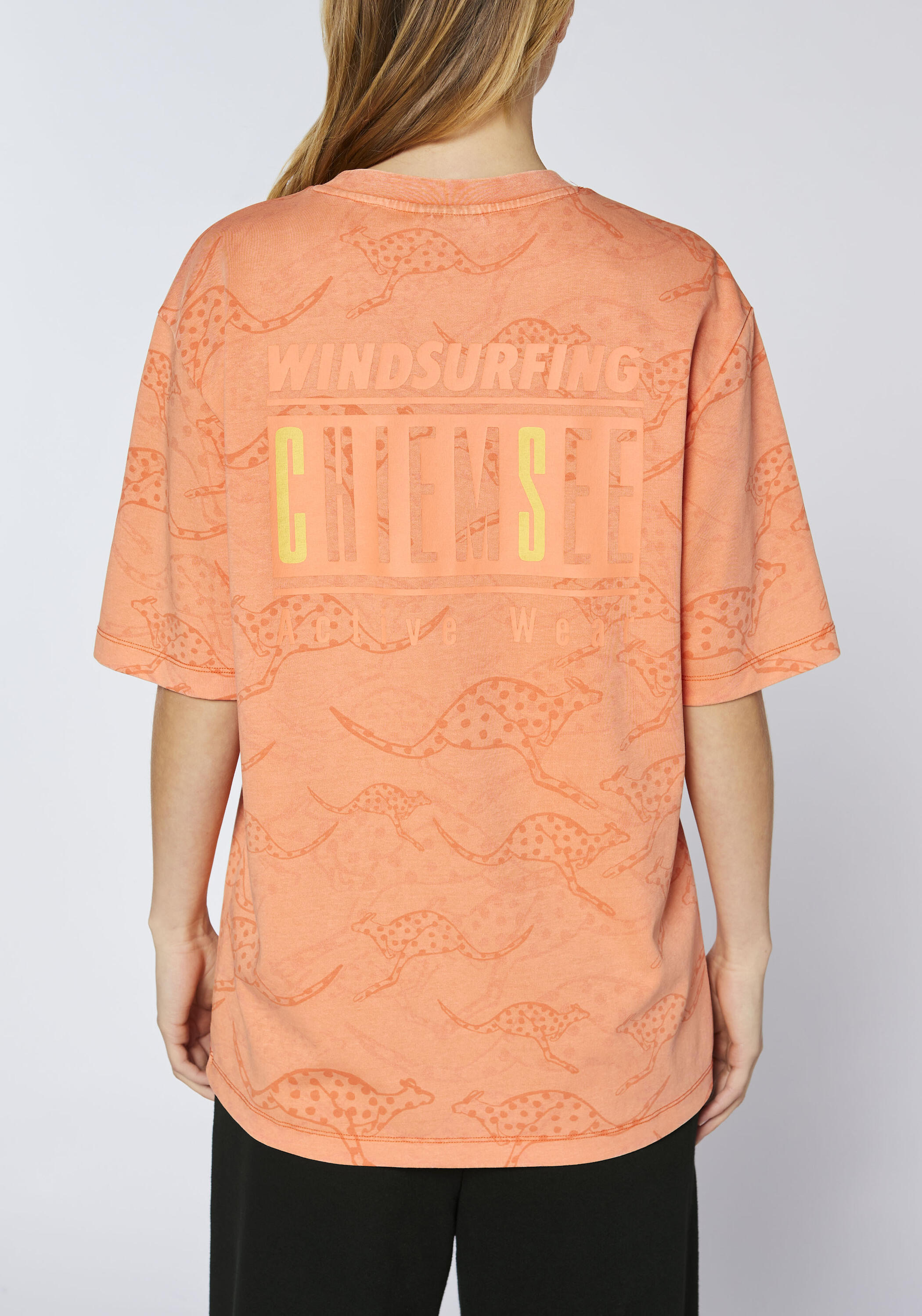 T-Shirt mit Allover-Print und großem Retro-Rückenprint 7/7