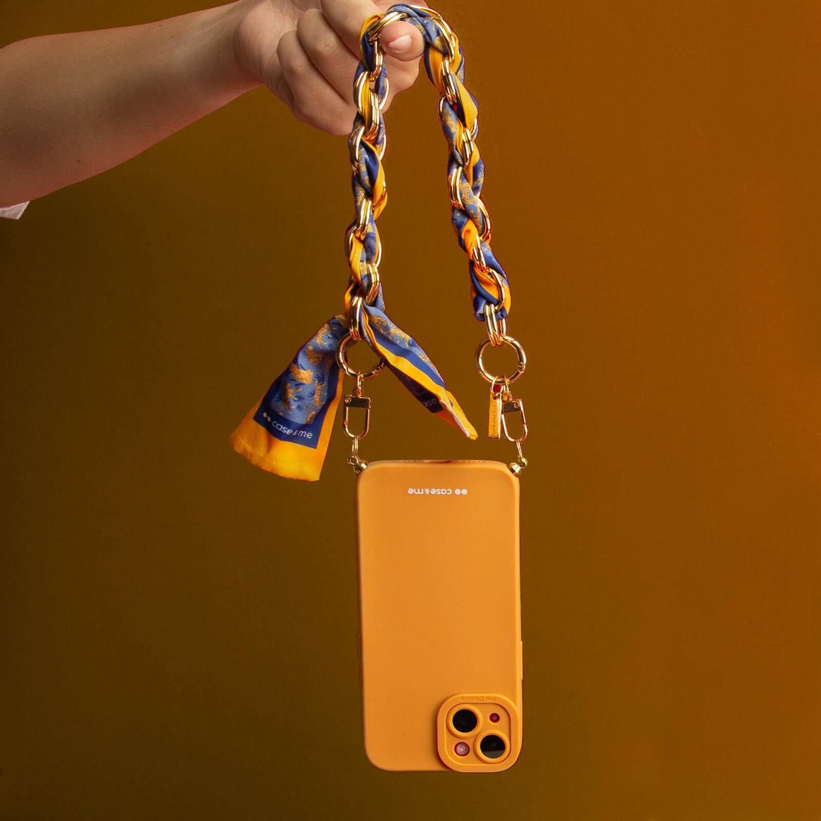 Coque pour iPhone 14 avec chaîne de poignet et foulard 3/6