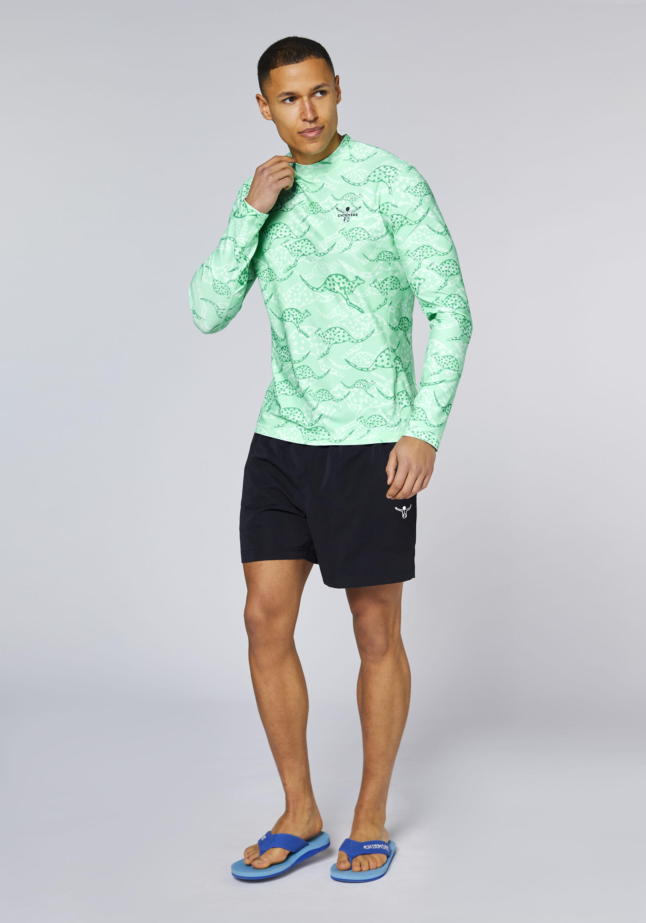 UV-Badeshirt mit Alloverprint 5/7
