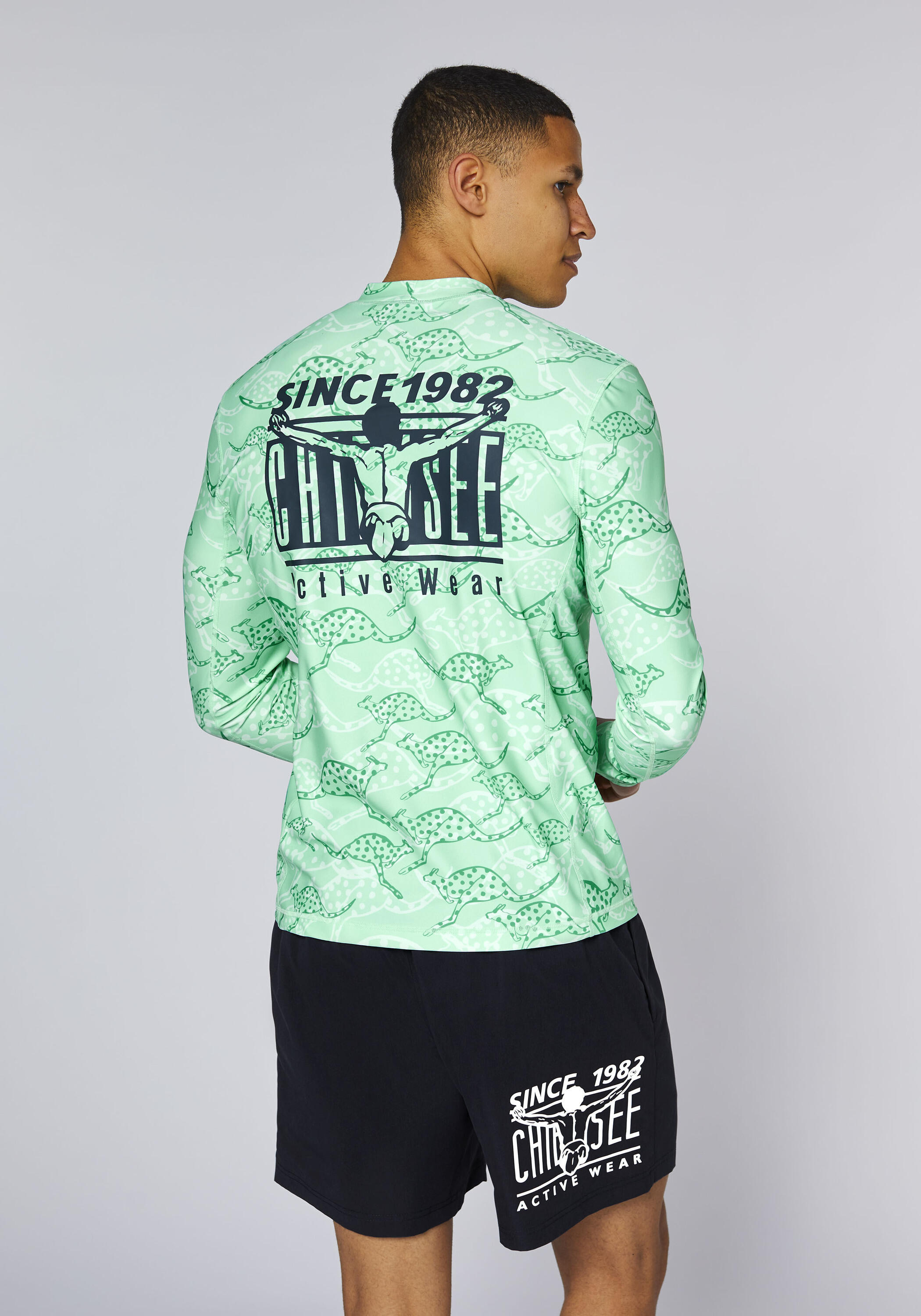 UV-Badeshirt mit Alloverprint 4/7