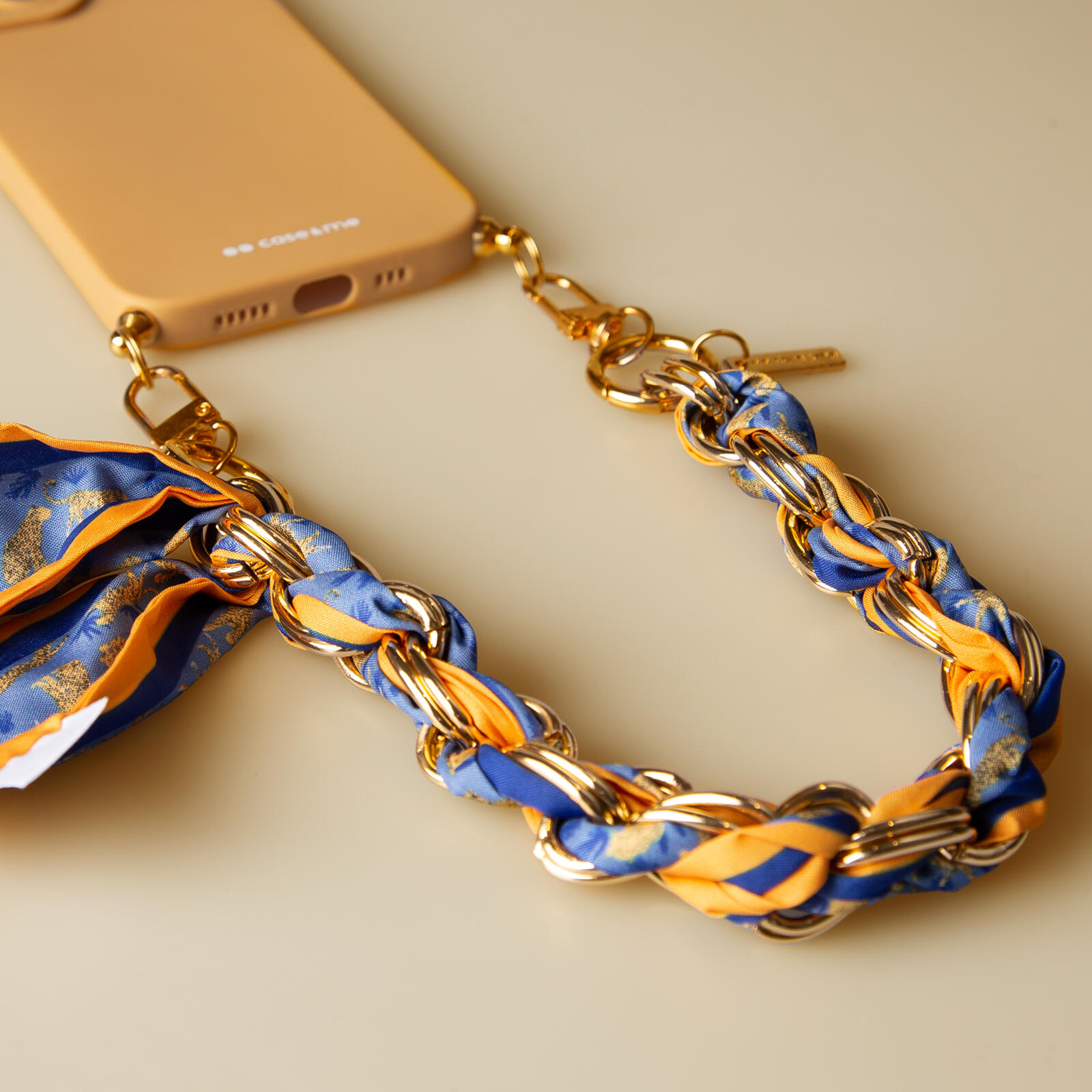 Coque pour iPhone 14 avec chaîne de poignet et foulard 4/6