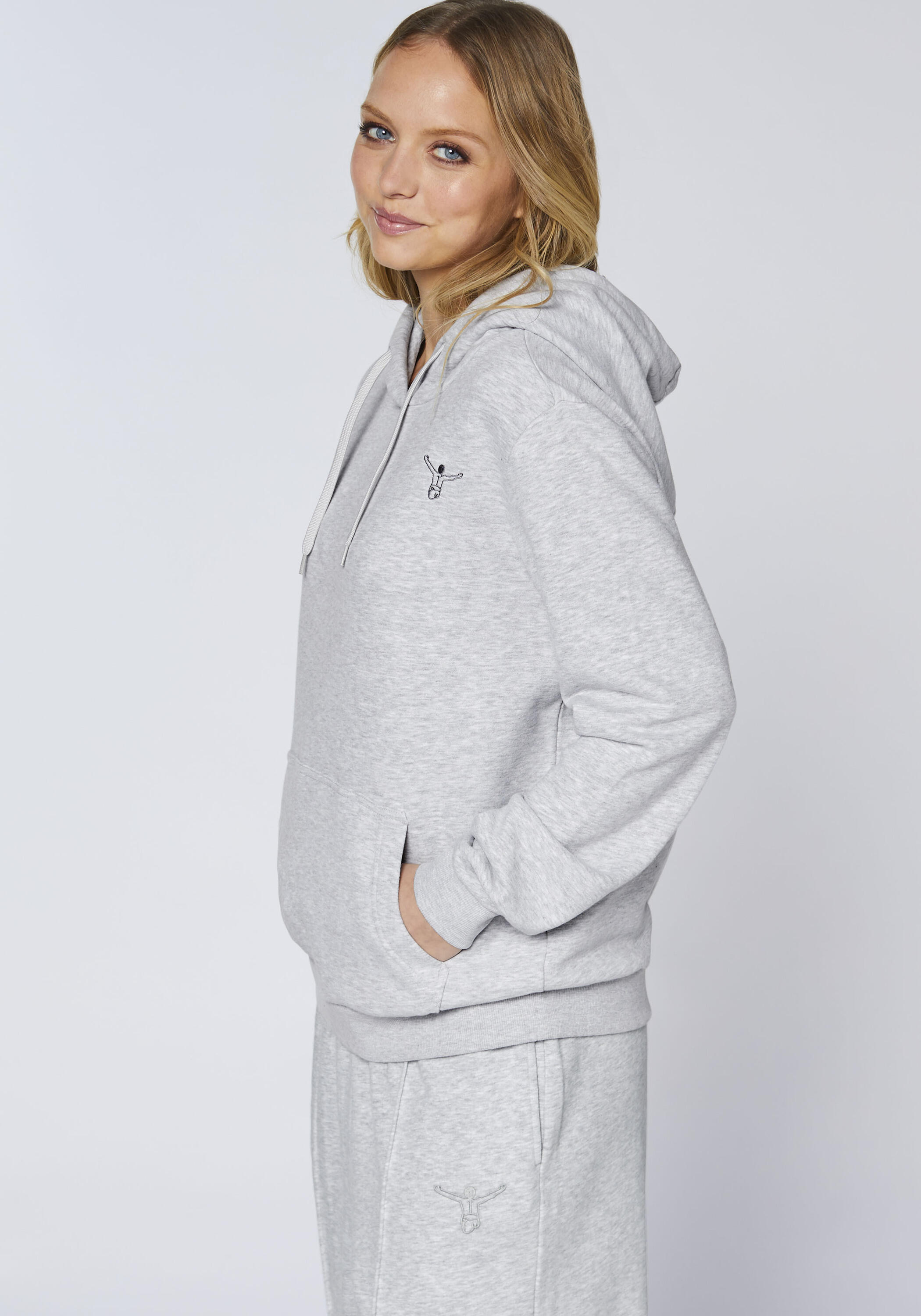 Kapuzensweatshirt mit Kängurutasche 6/7