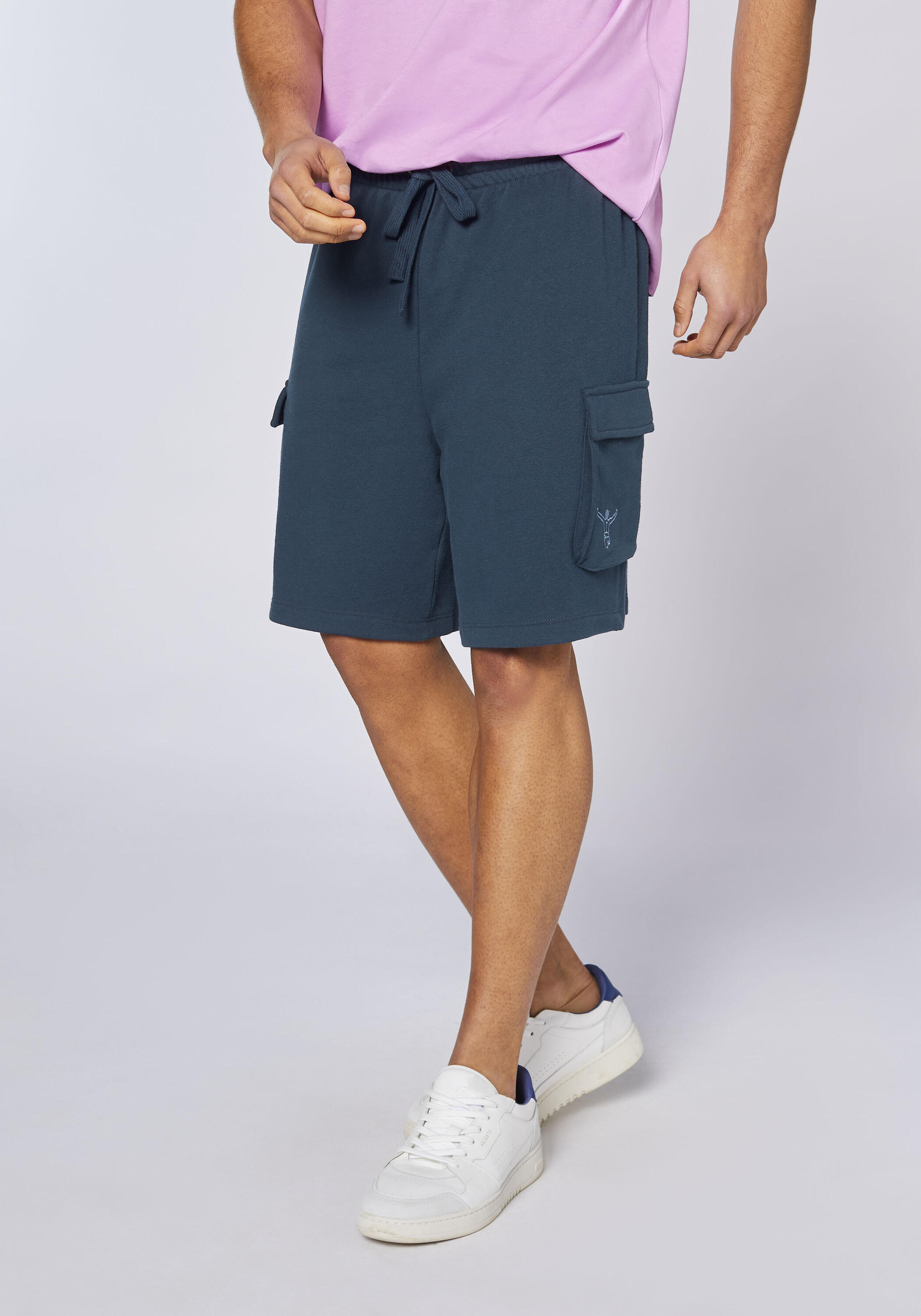 Cargo-Shorts mit dezentem CHIEMSEE-Stick 3/7
