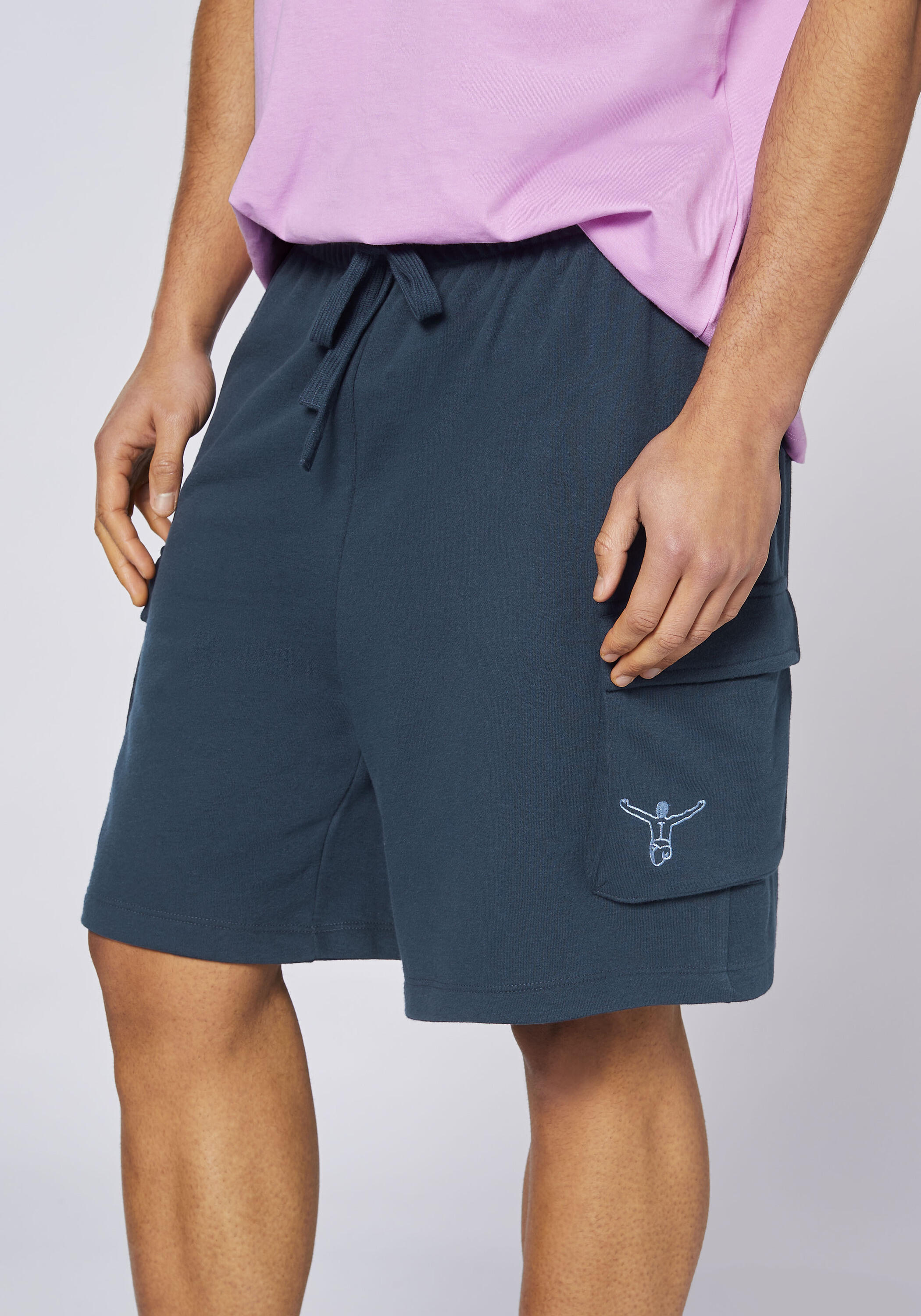Cargo-Shorts mit dezentem CHIEMSEE-Stick 6/7