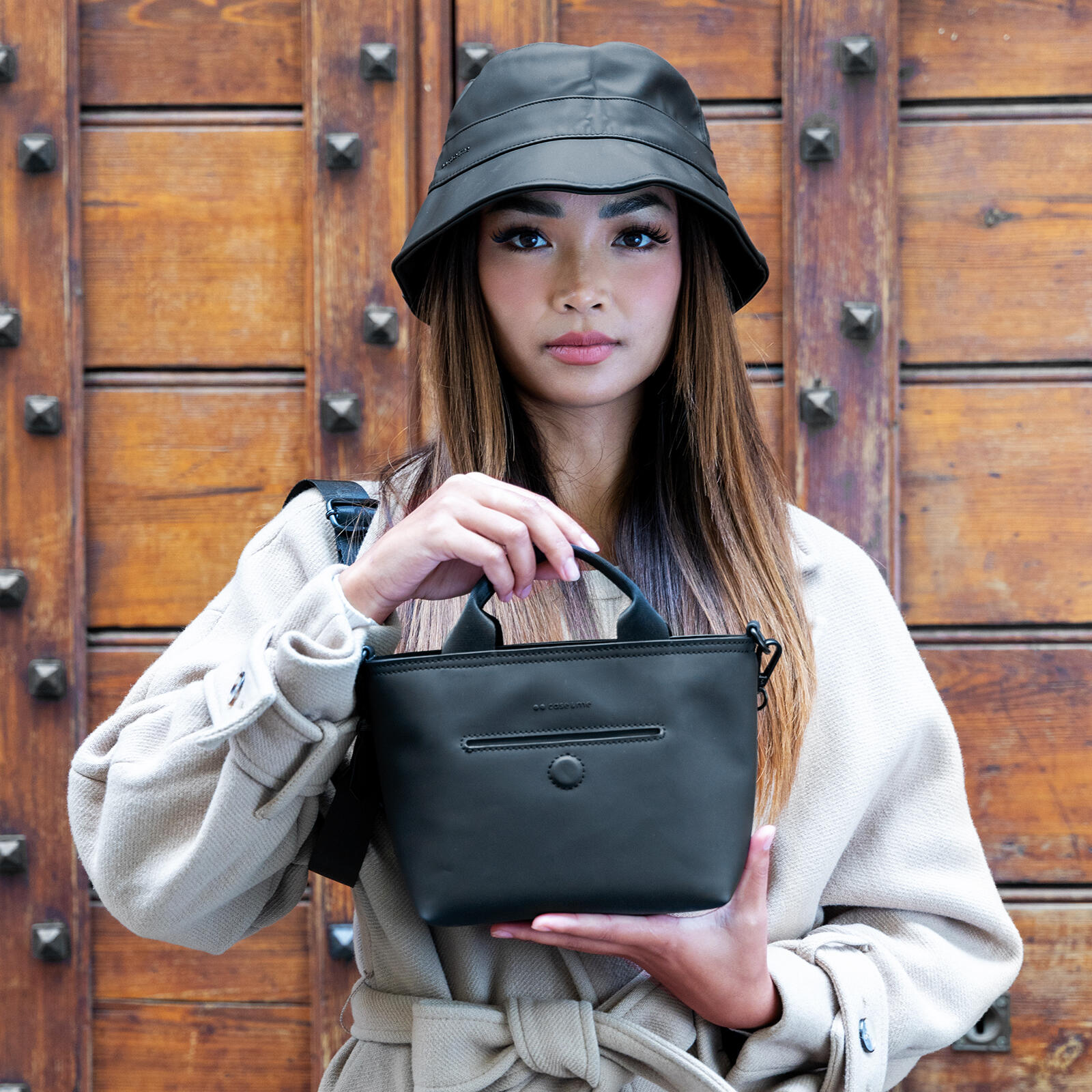 Borsa tote water resistant con tracolla inclusa 2/7