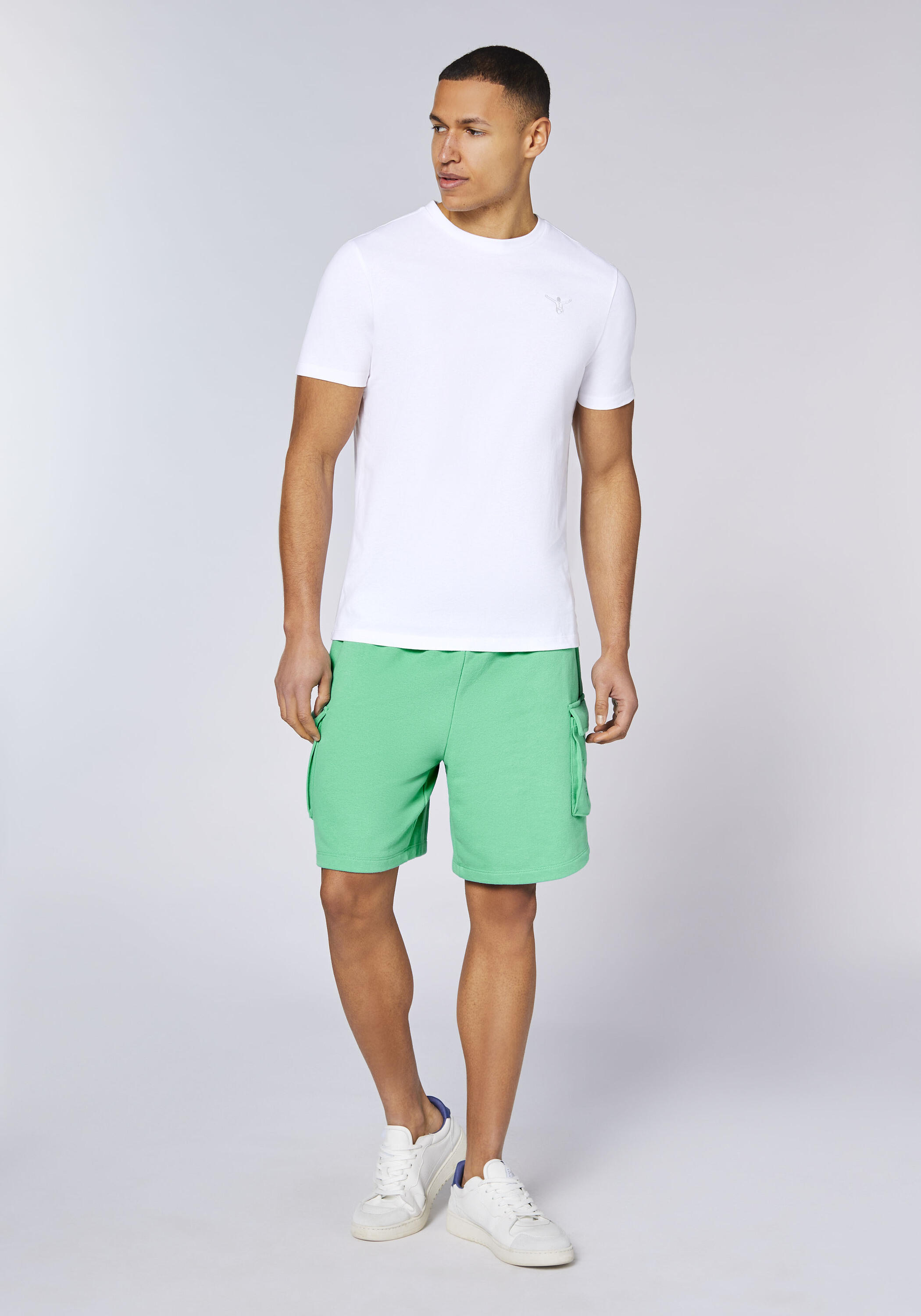 Cargo-Shorts mit dezentem CHIEMSEE-Stick 5/7
