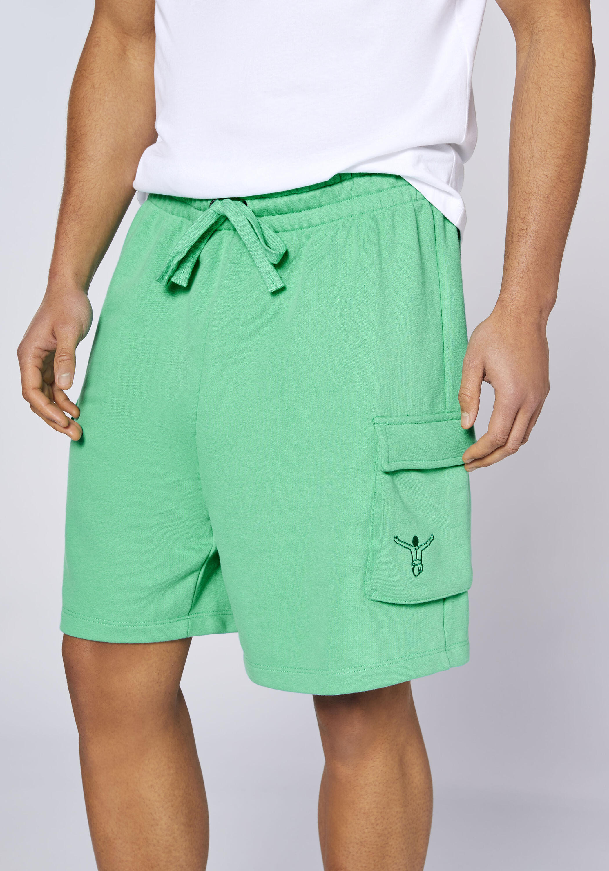 Cargo-Shorts mit dezentem CHIEMSEE-Stick 6/7