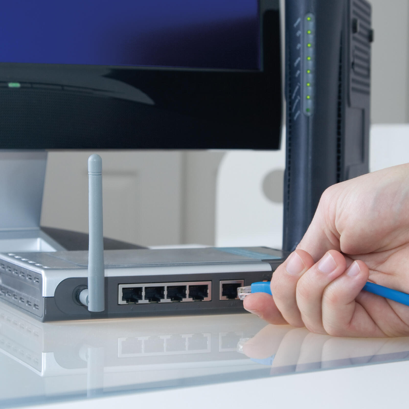 Hub en aluminium avec 3 ports USB 3.0, câble USB-C et port Ethernet RJ45. 3/3