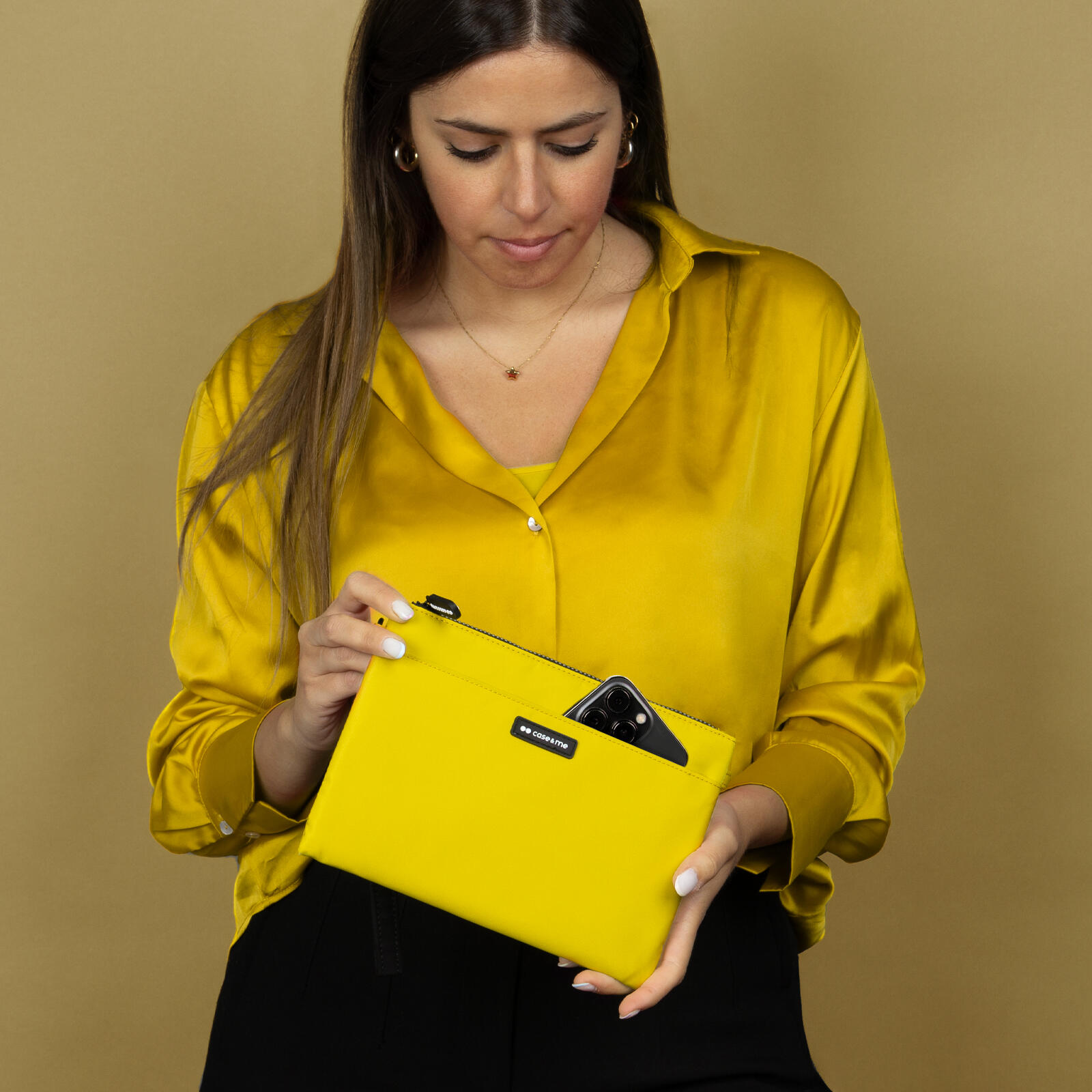 Borsetta con laccetto e zip 6/7